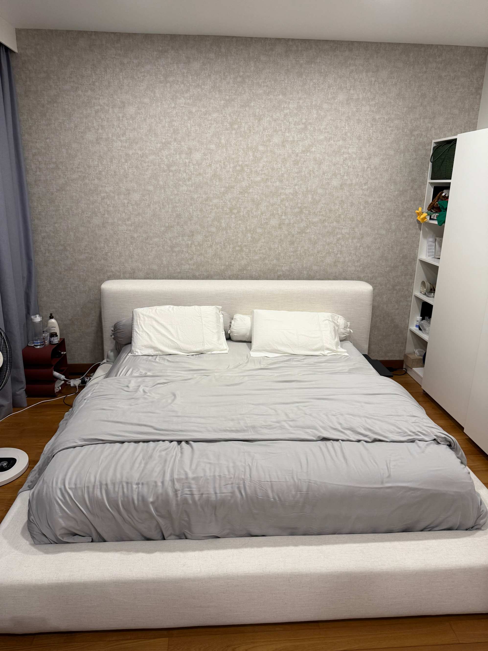 Timeless looking bed frame!