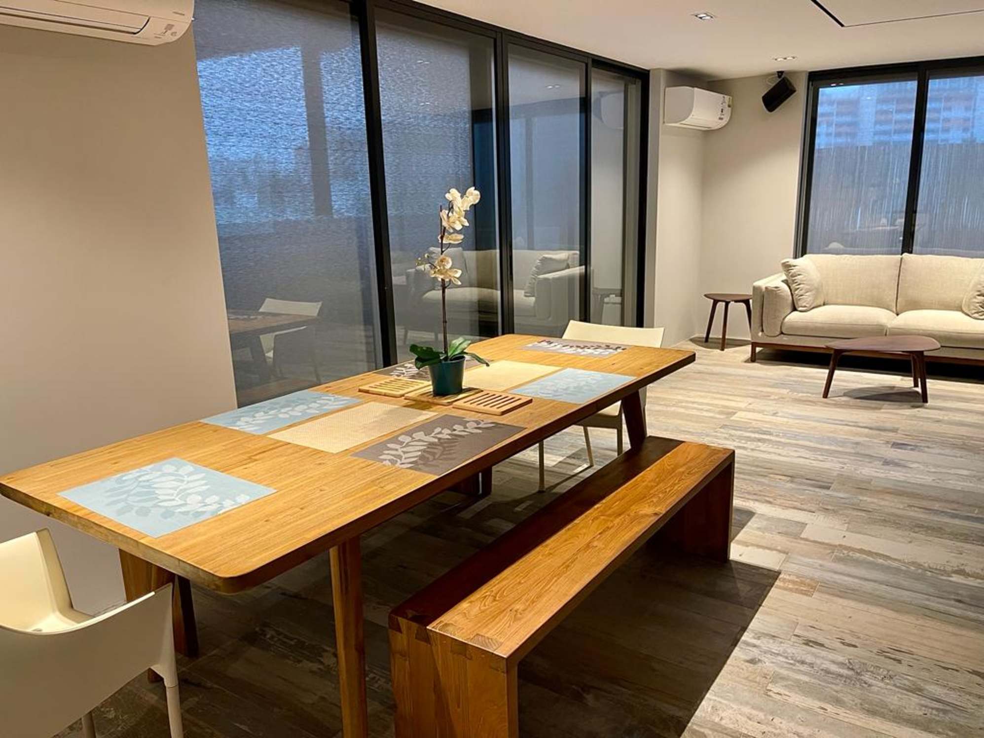 Great solid table!