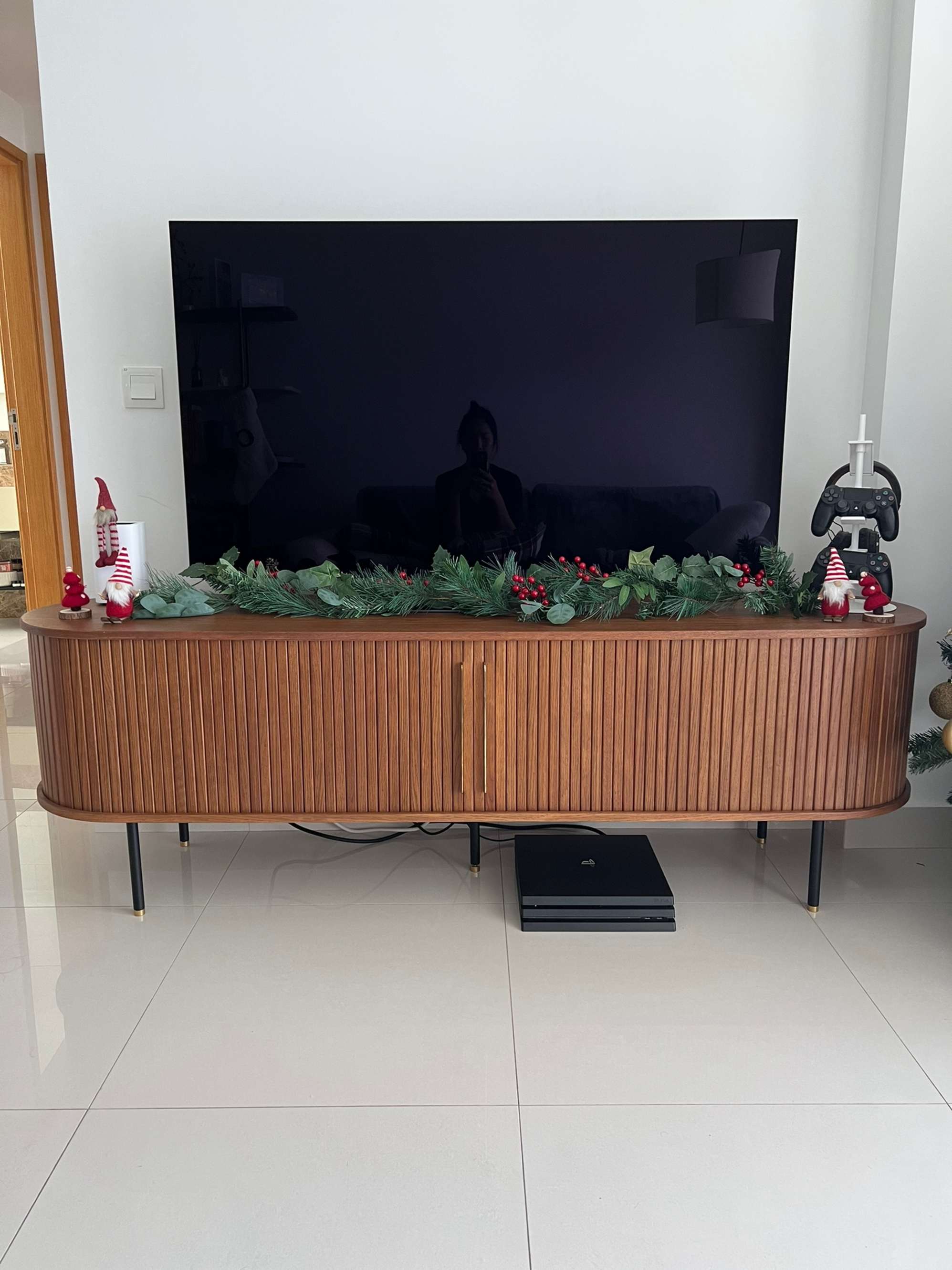 review from Beautiful, stylish TV console