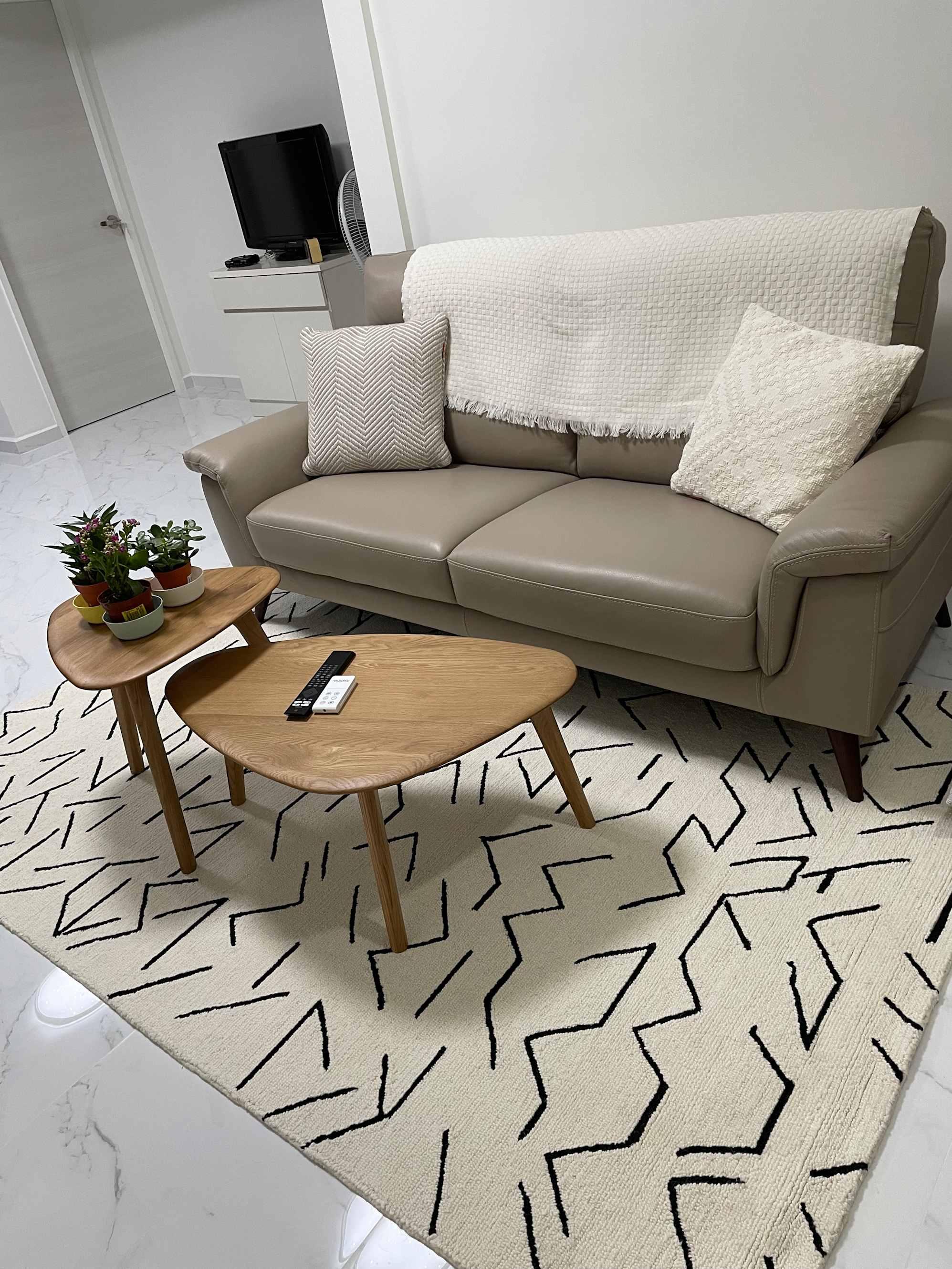 review from Vincent Oak coffee table set