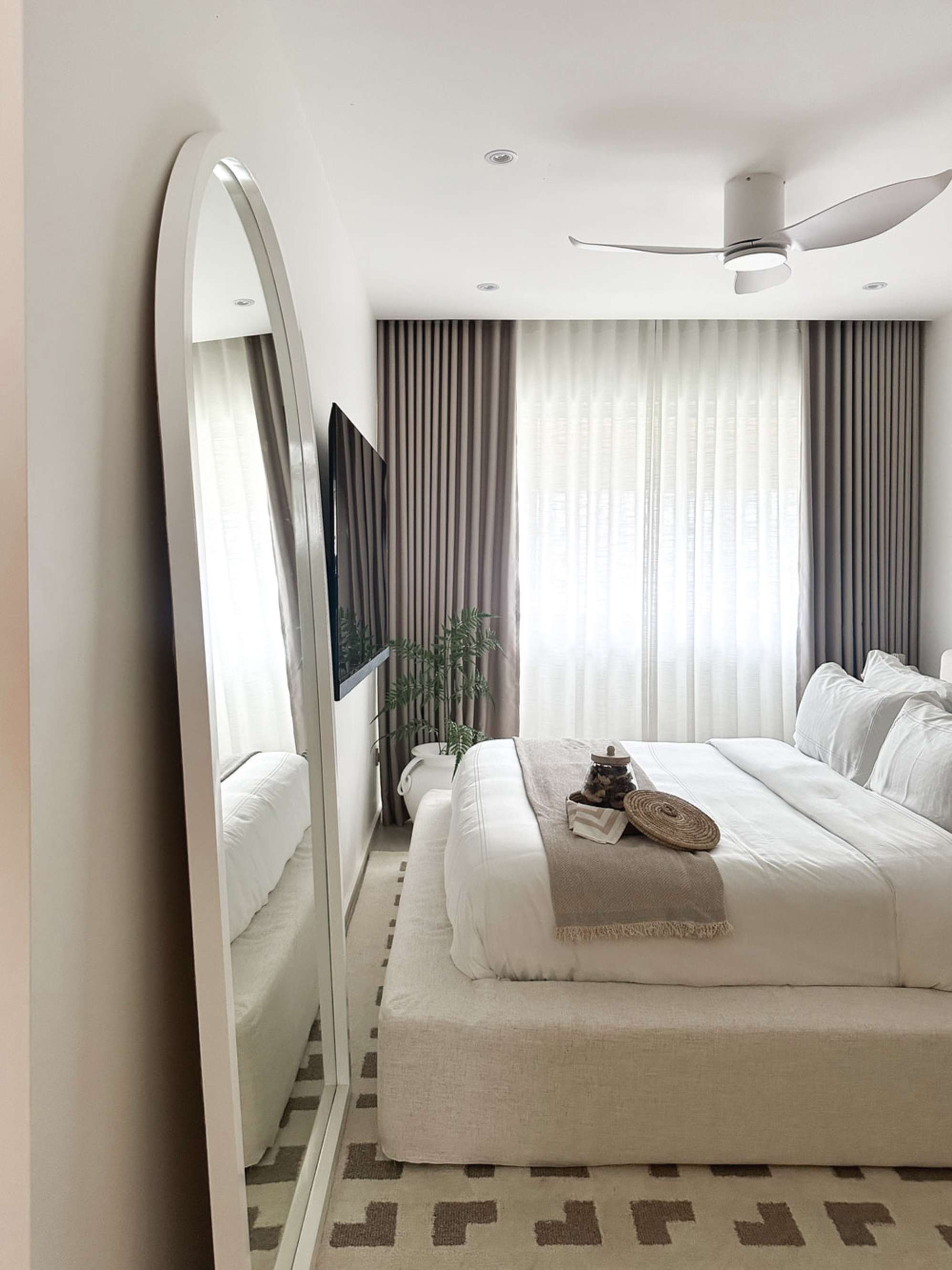 An area rug with chevron patterns placed below a storage bed in a bedroom.