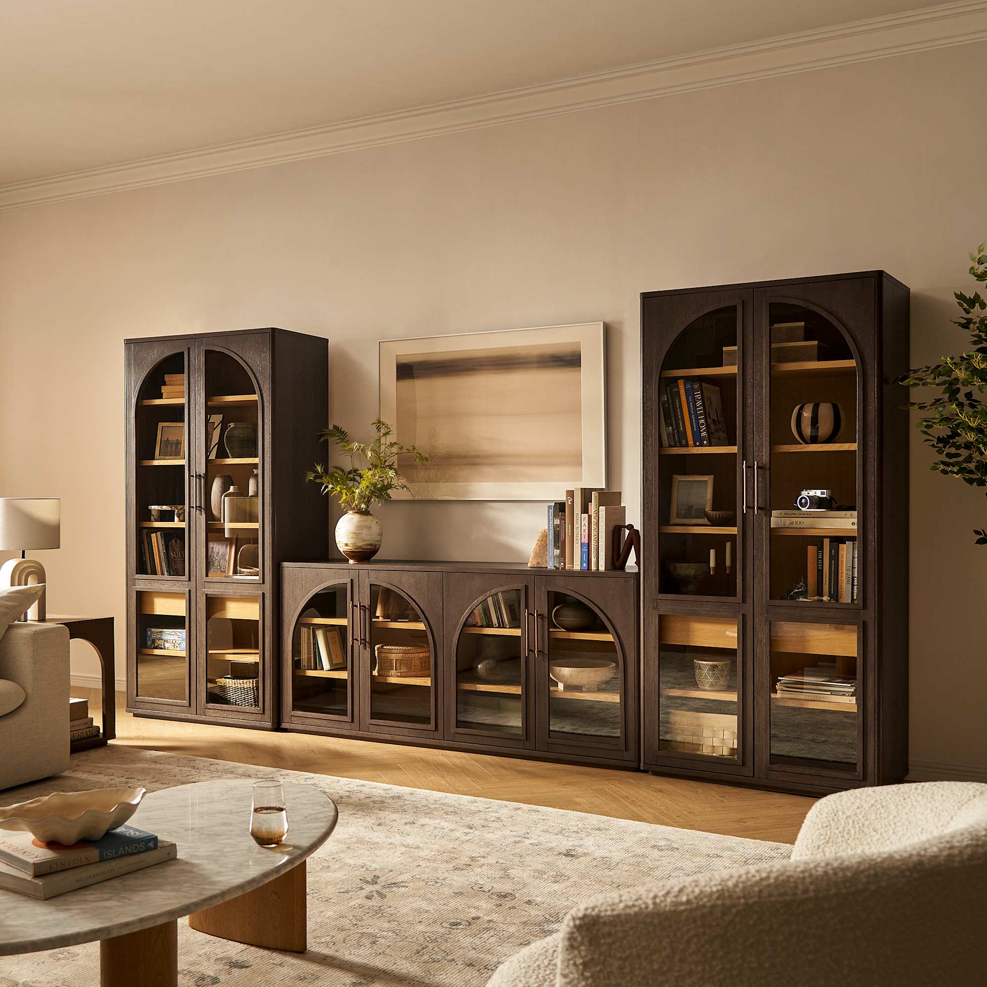 モルトVERSUS ギャイア Arcadia Tall Cabinet | Castlery US