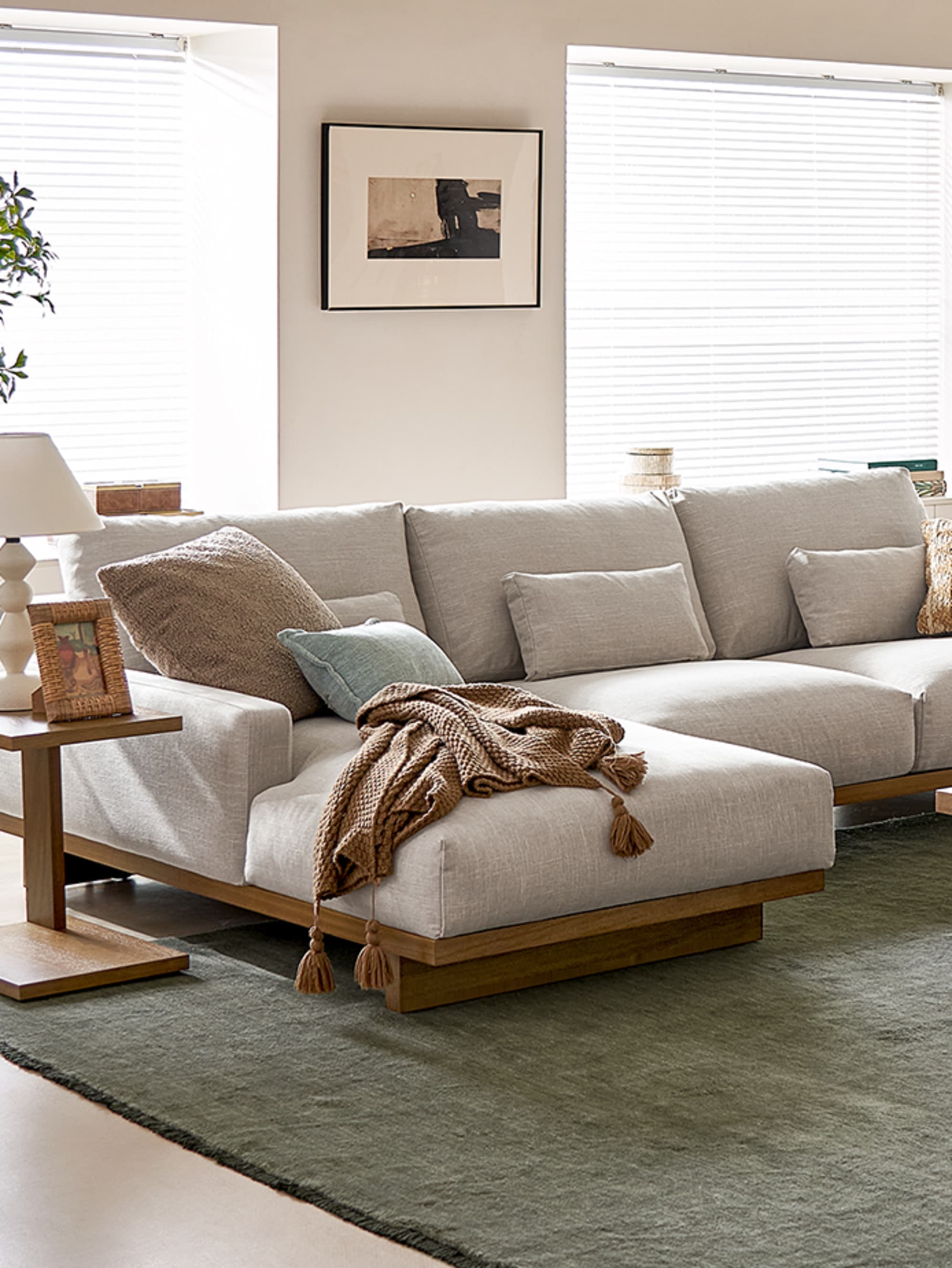 Mori Chaise Sectional Sofa