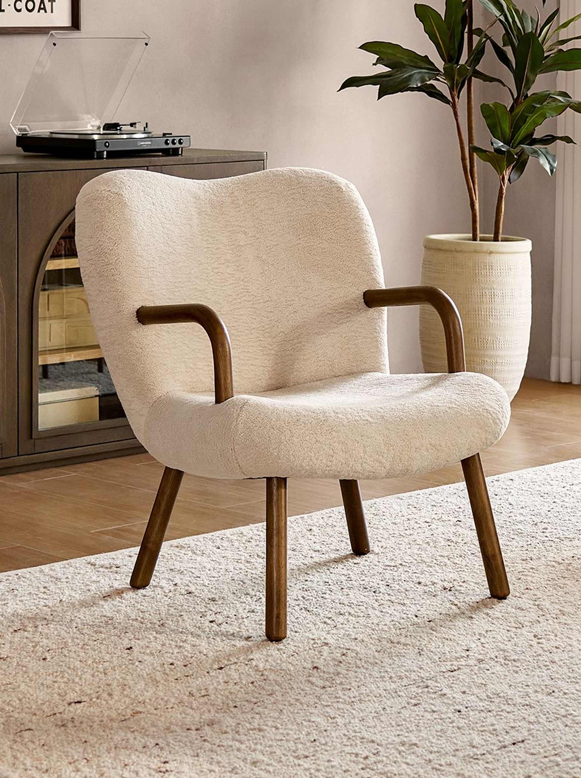 Winora armchair