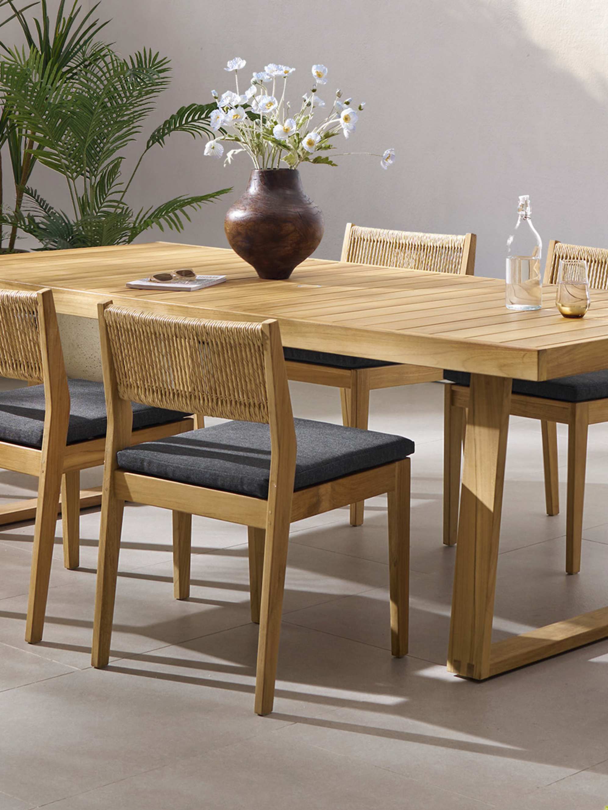 Isla Outdoor Sofa and Lounge Chair