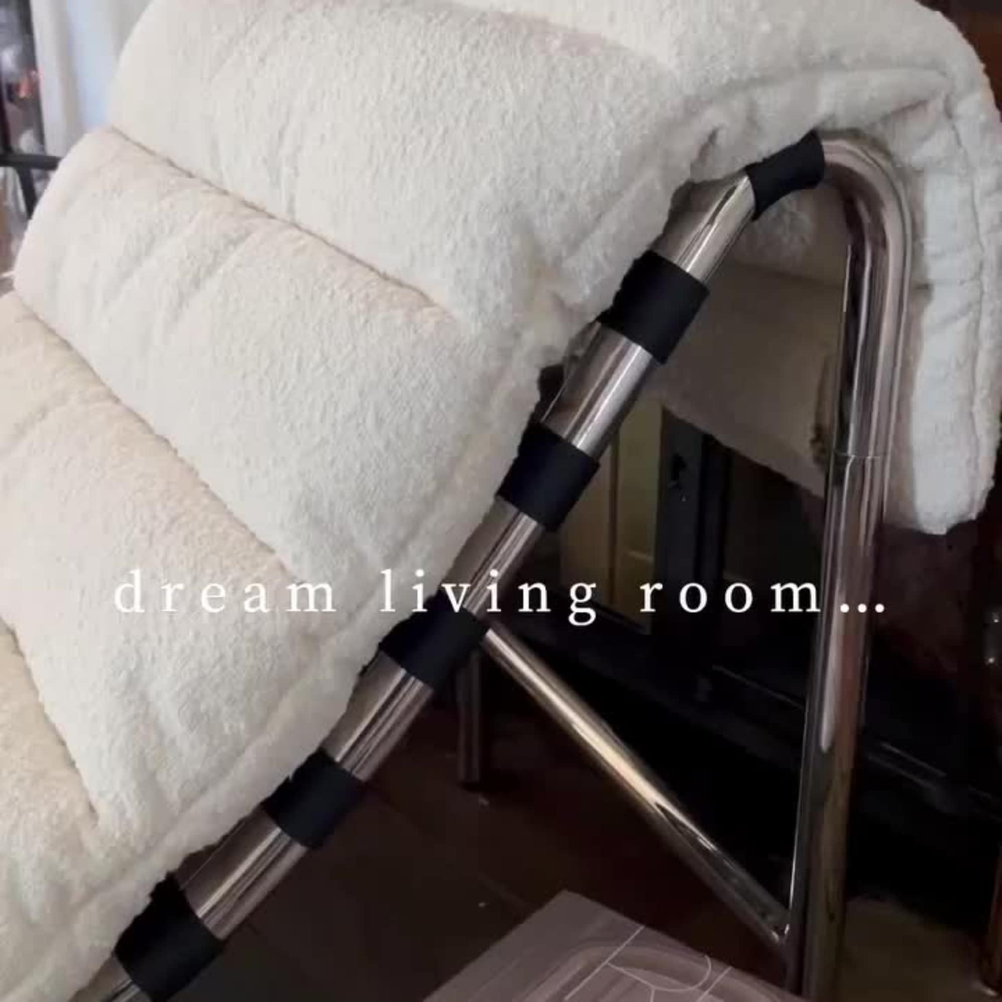 Instagram post by @beesnburlap - 7656