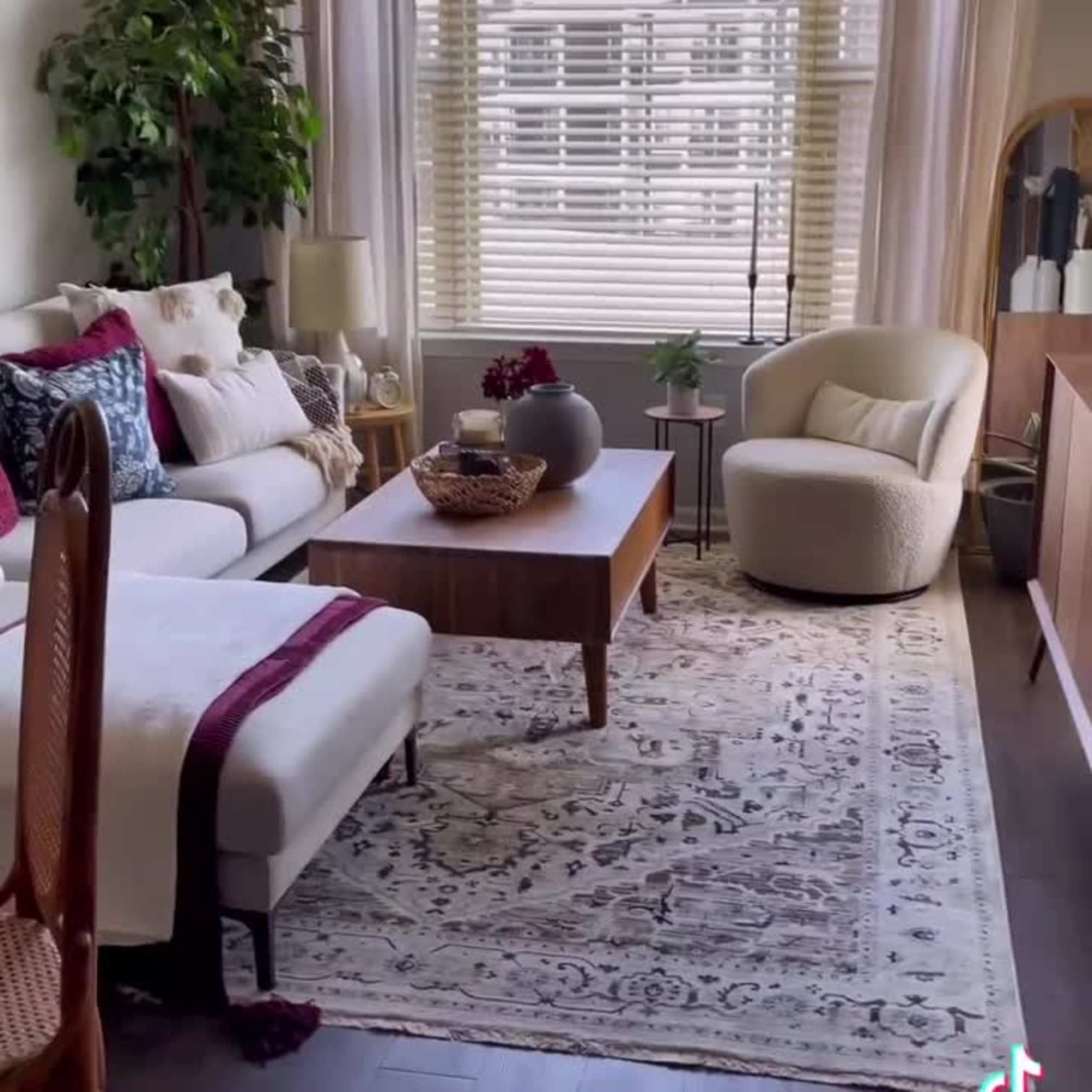 Instagram post by @styleitprettyhome - 2328