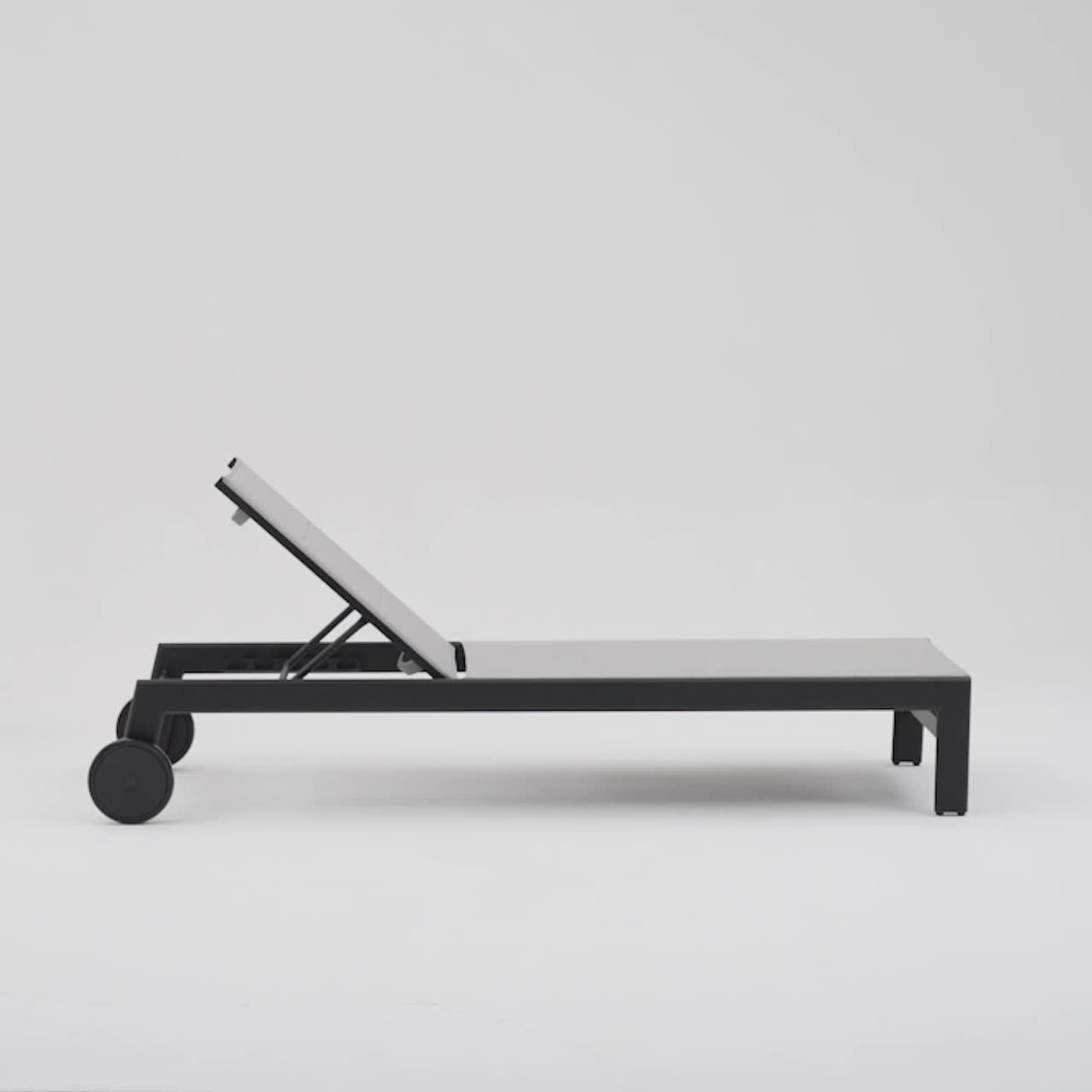 Sorrento Outdoor Chaise Lounge 1