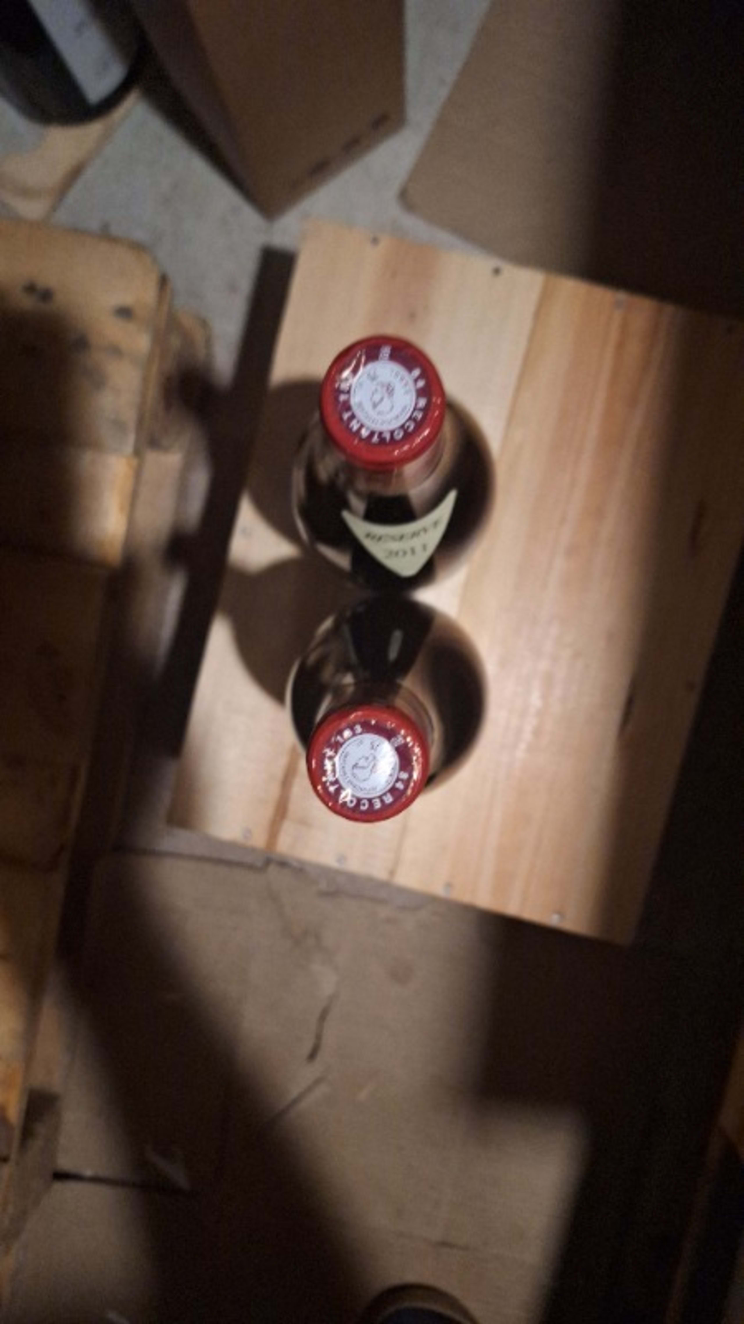 Caps