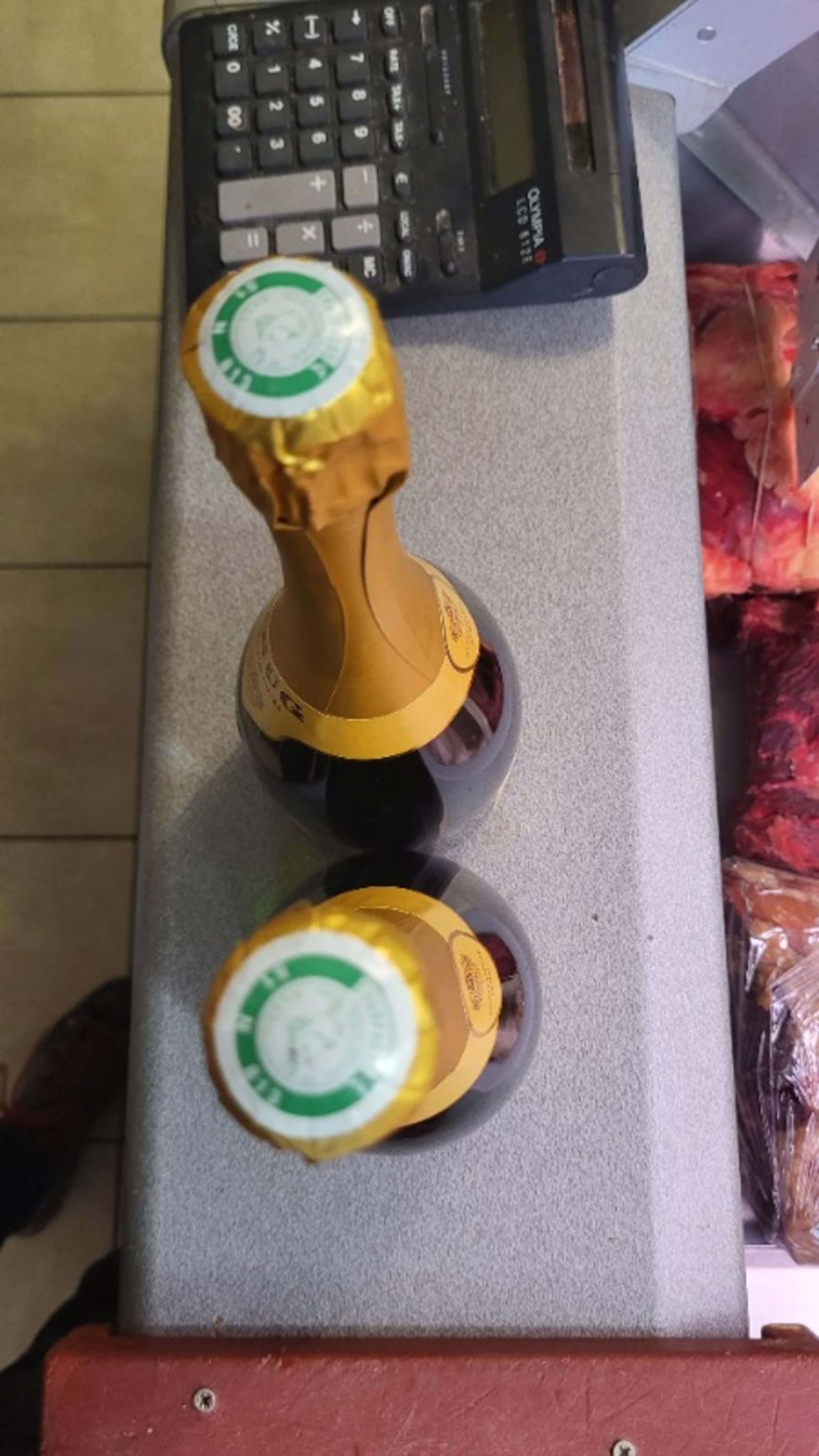 Caps