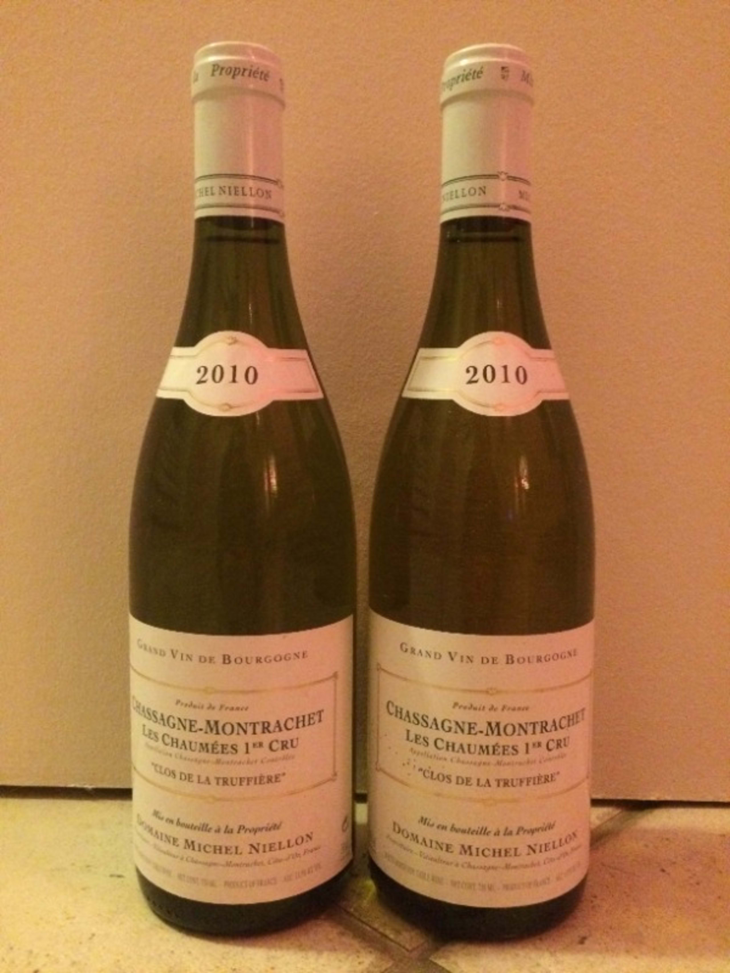 2 x Chassagne-Montrachet, 1er Cru Les Chaumées - Clos de la Truffière, M. Niellon, 2010