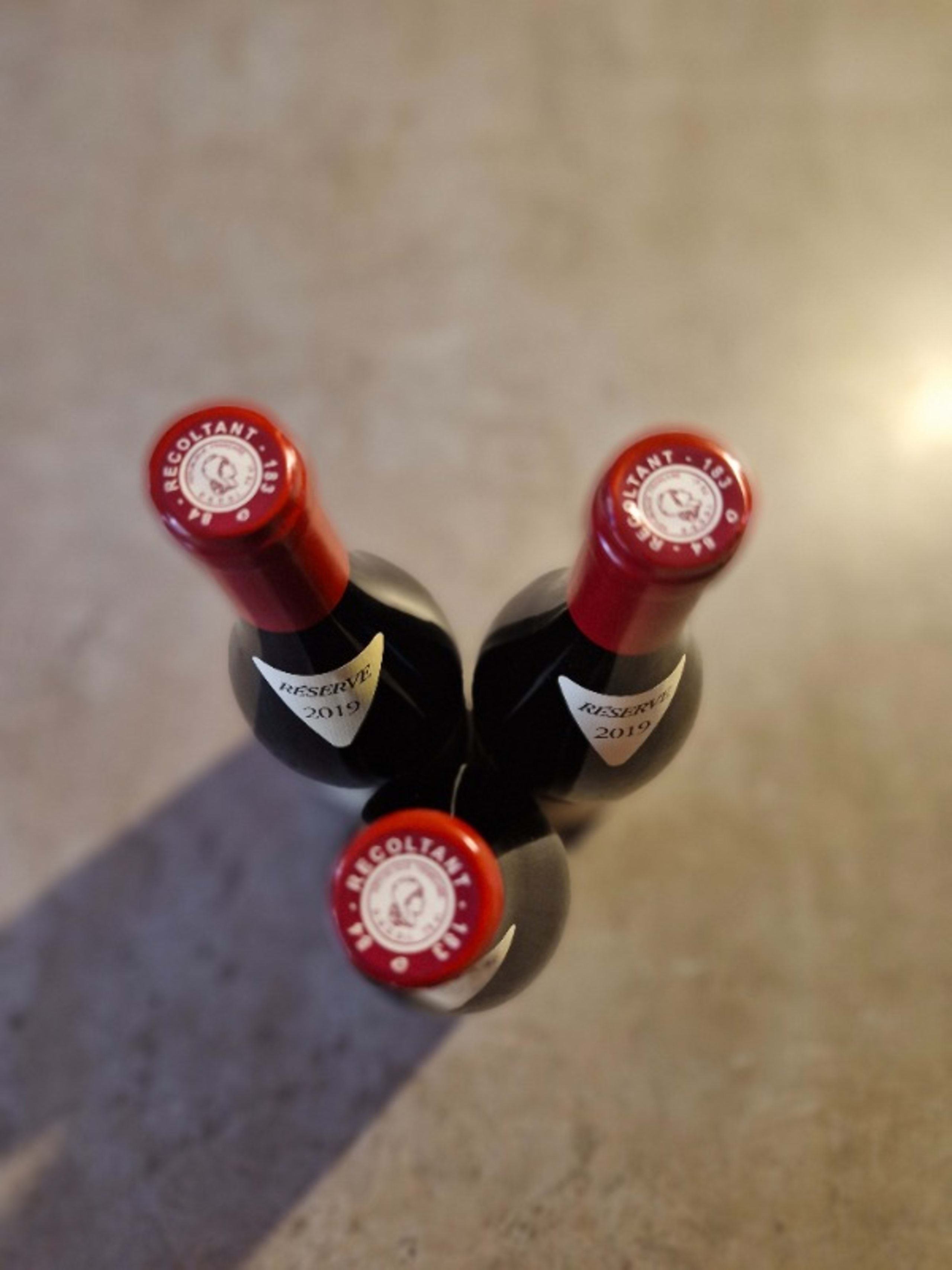 Caps