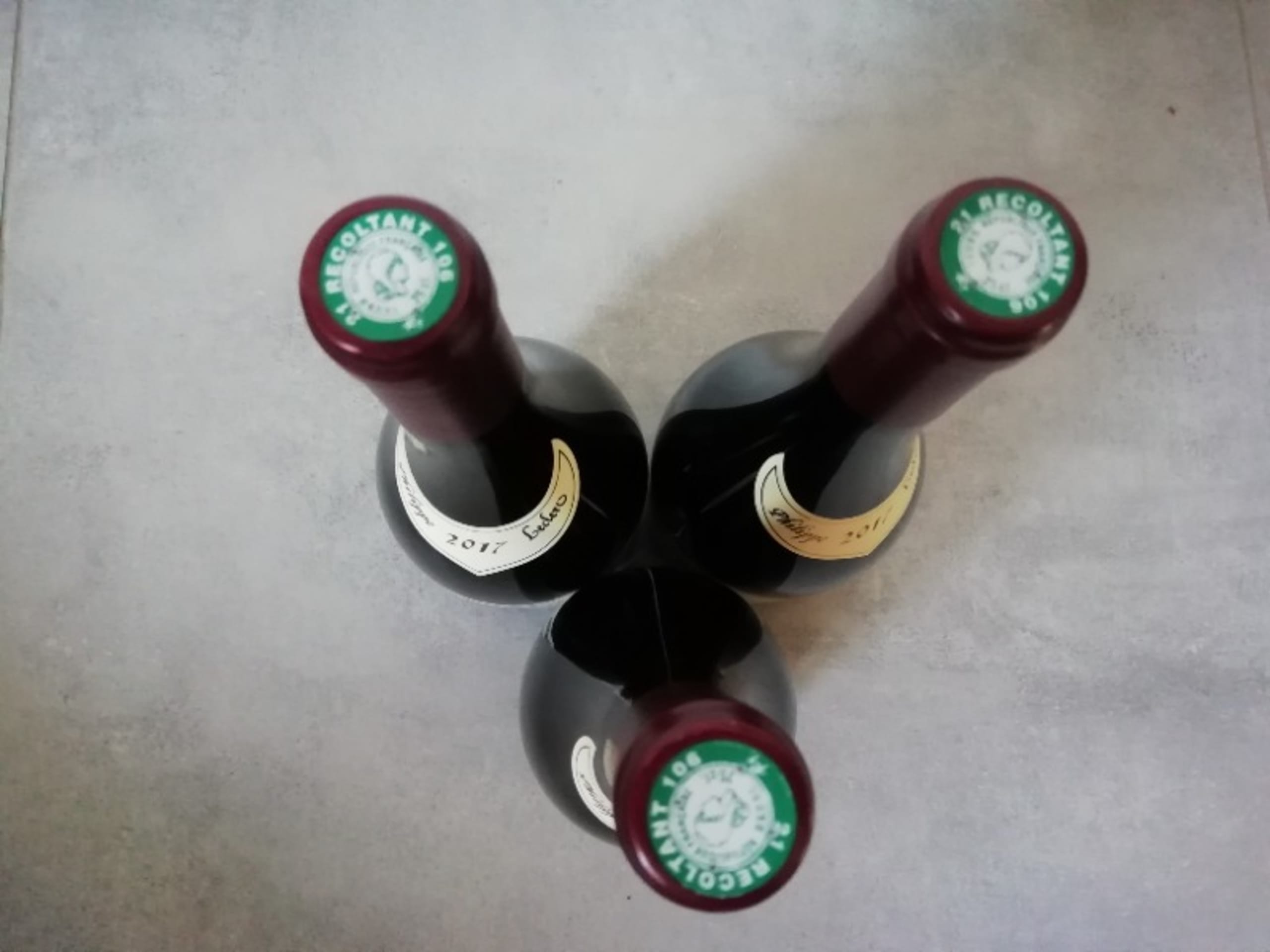 Caps