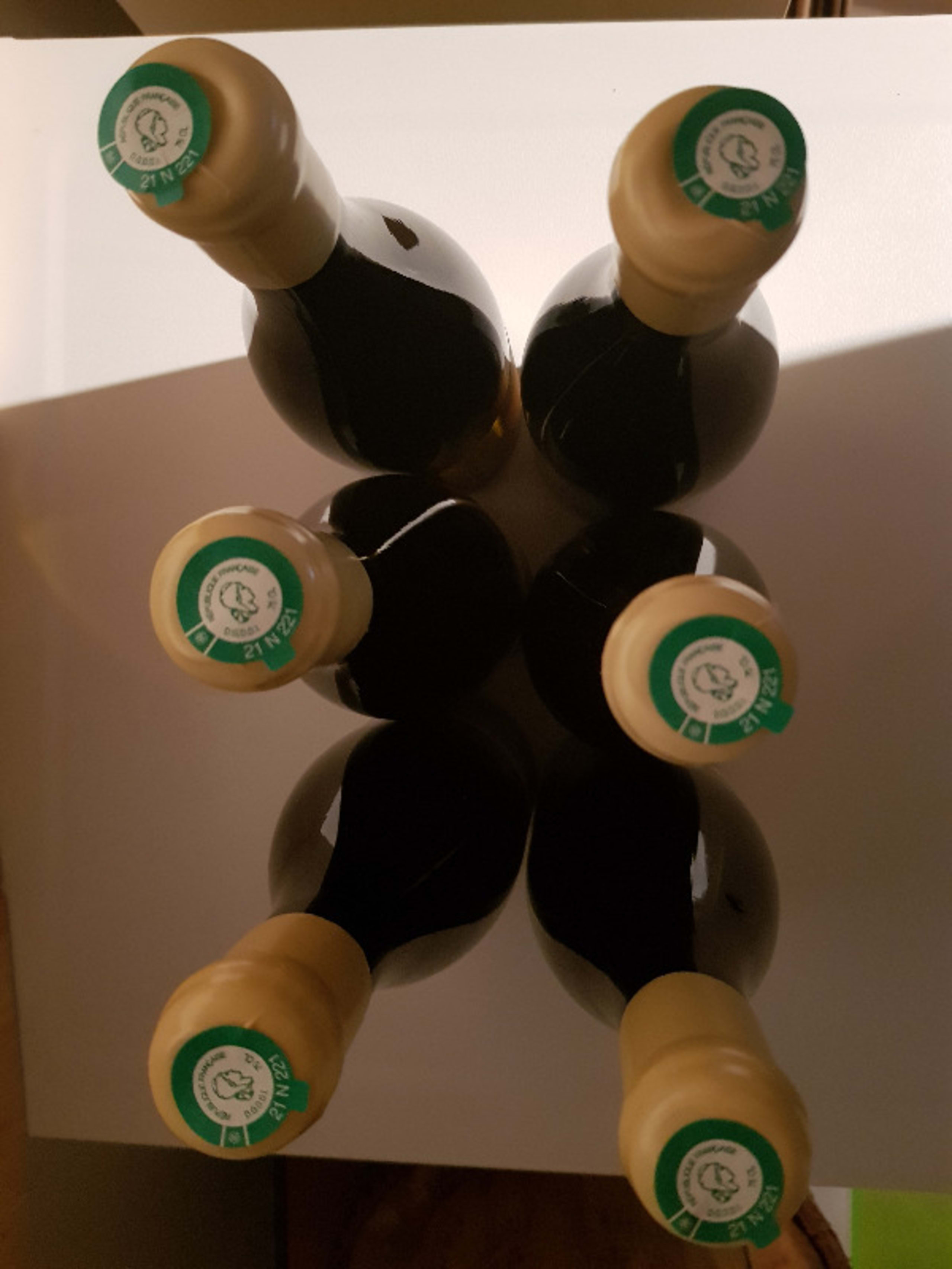 Caps
