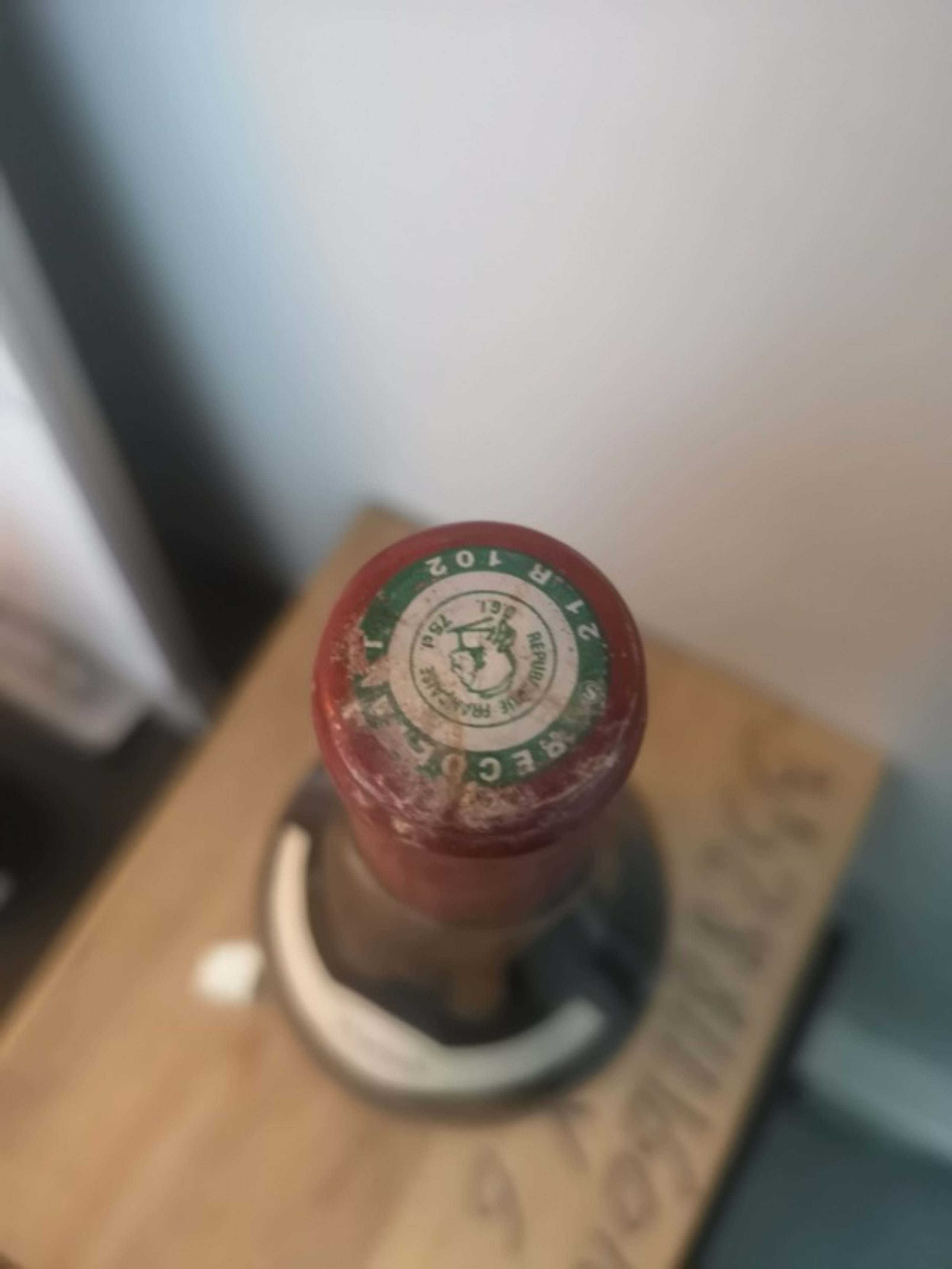 Caps