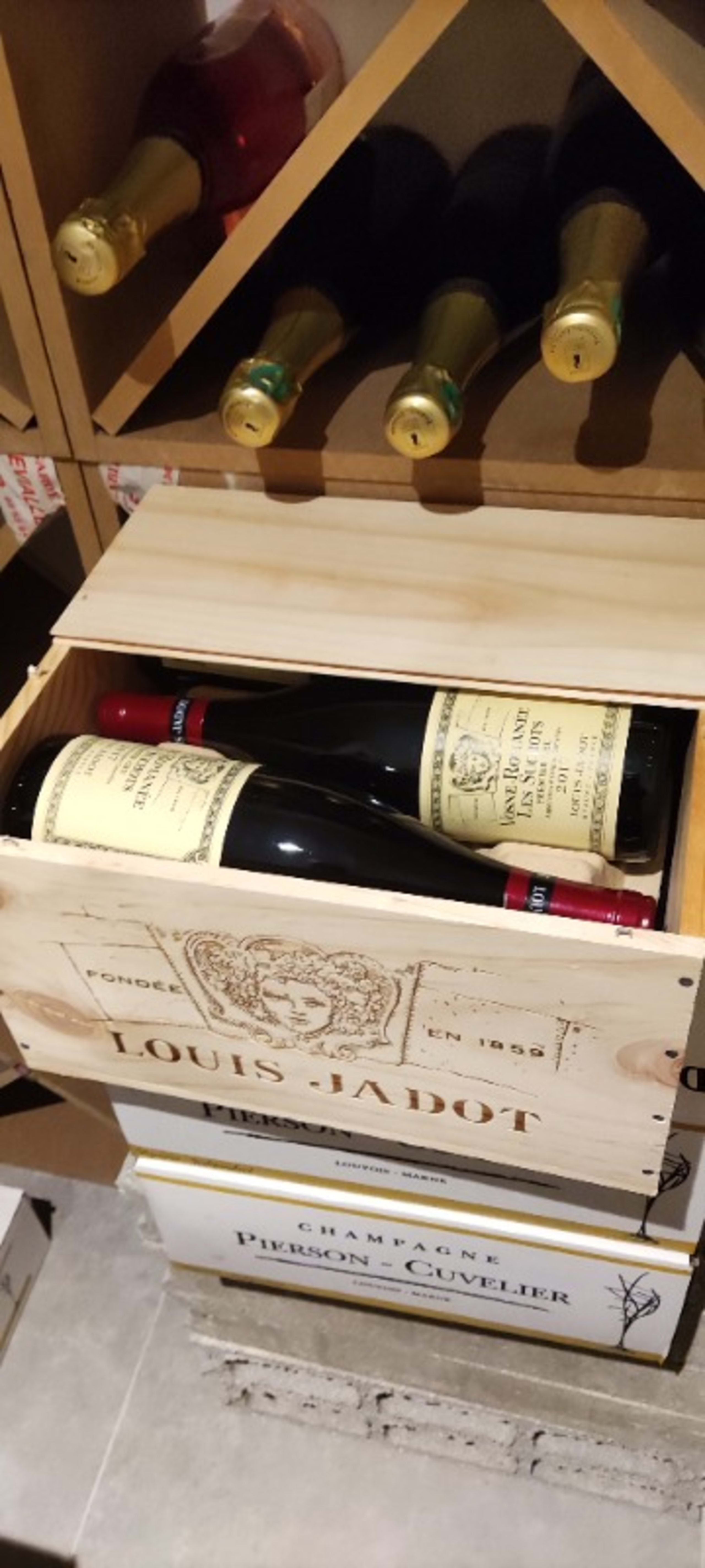 3 x Vosne-Romanée, 1er cru Les Suchots, Louis Jadot, 2017