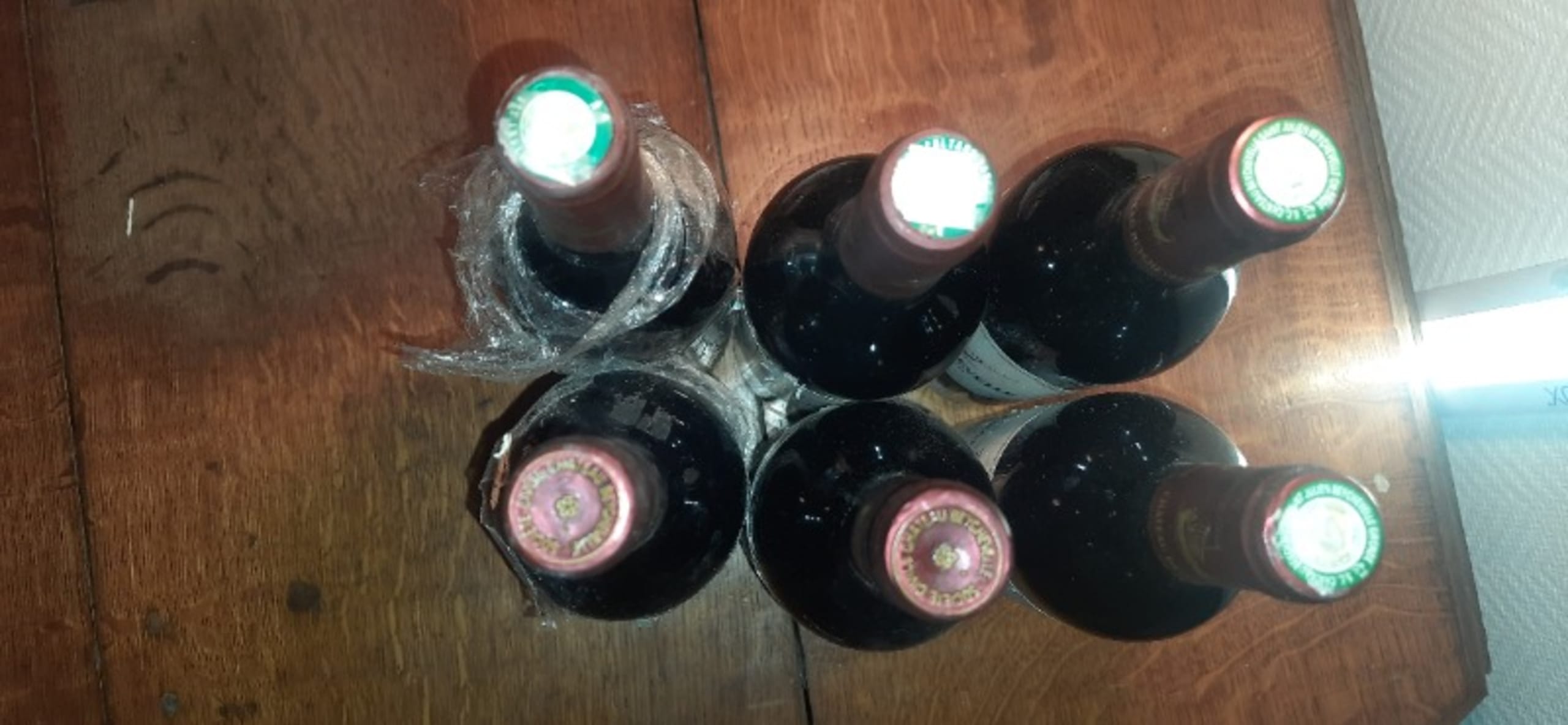 Caps