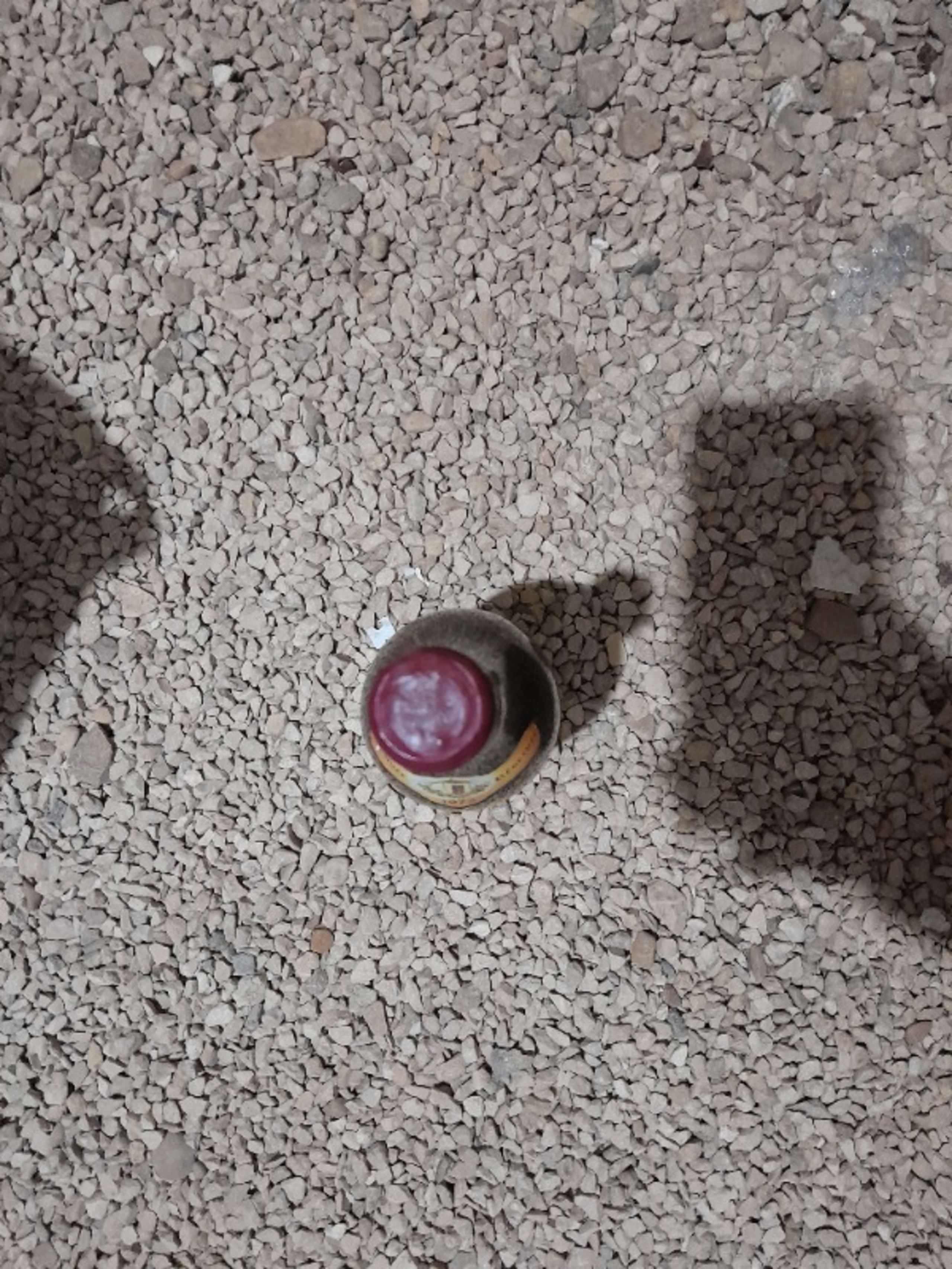 Caps