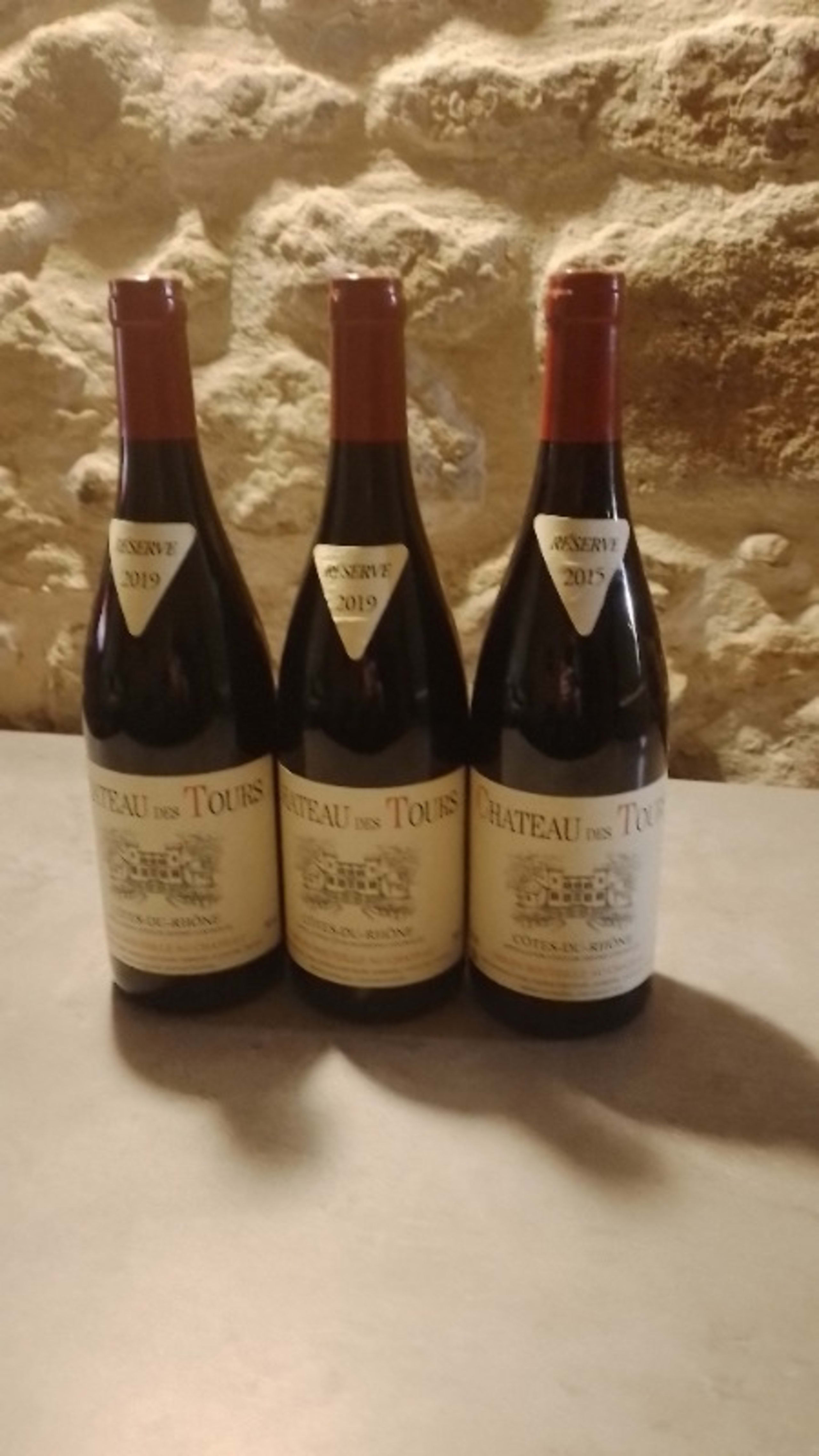 3 x Côtes-du-Rhône, Château des Tours  1 x 2015 / 2 x 2019