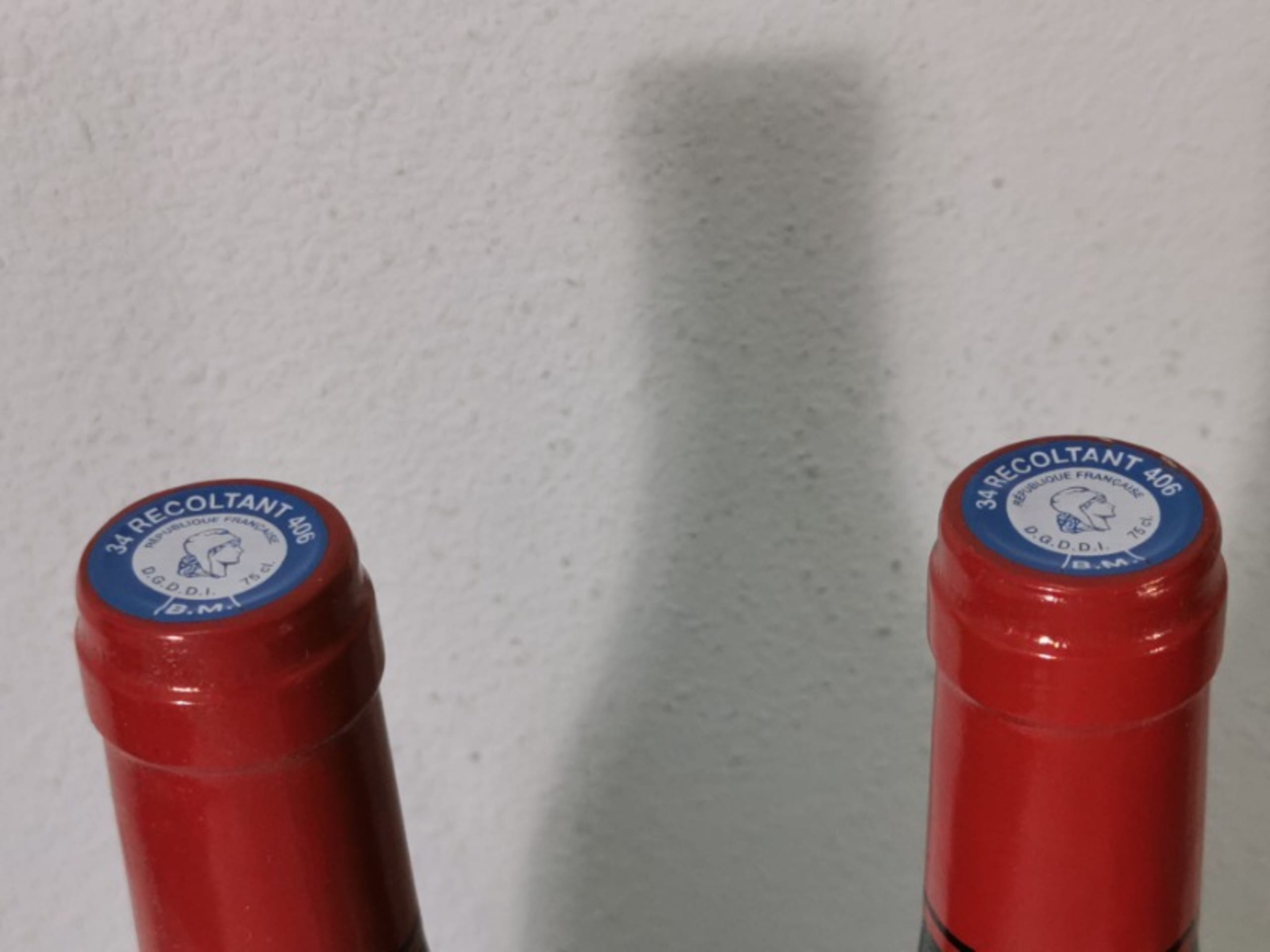 Caps