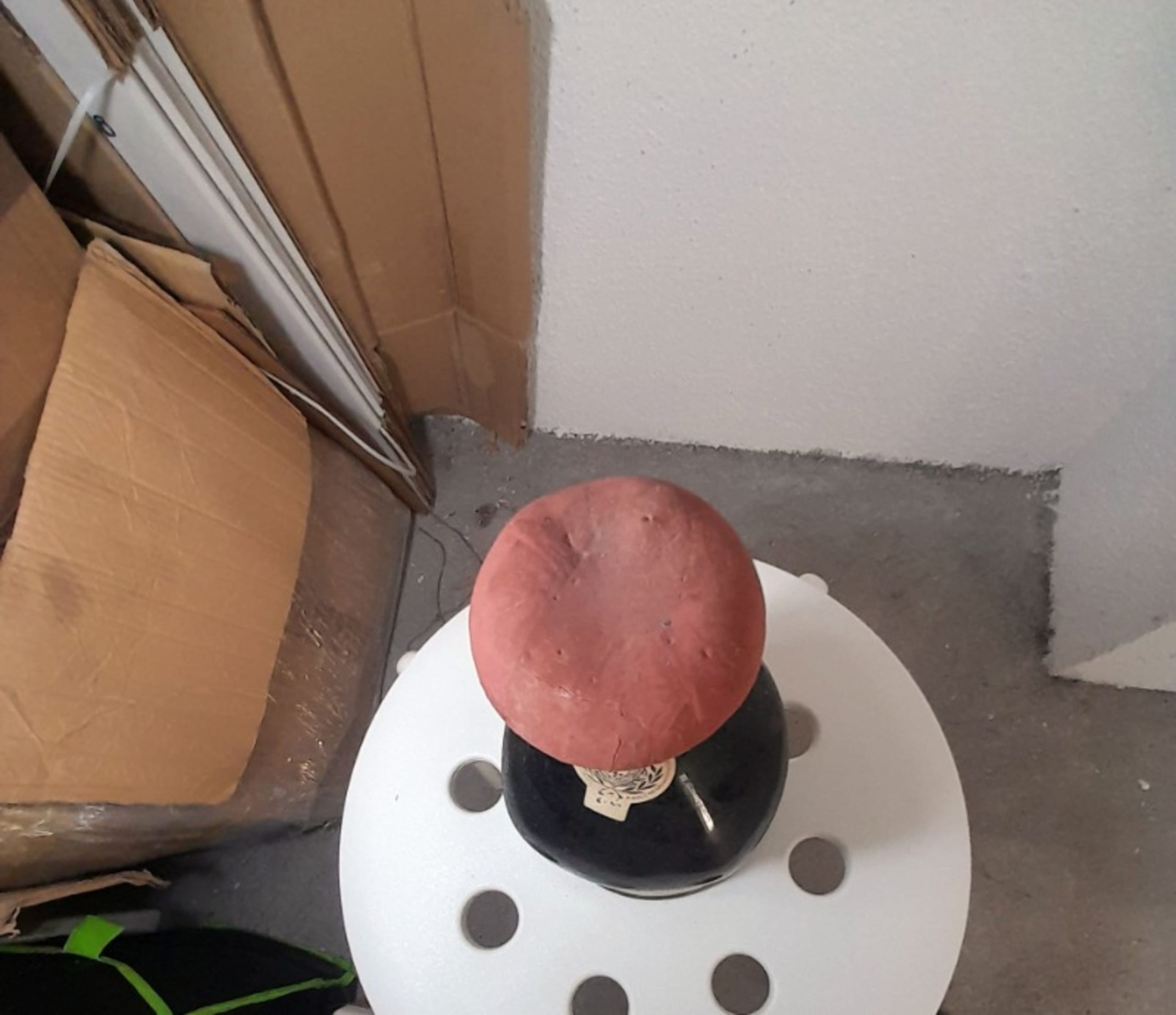 Caps