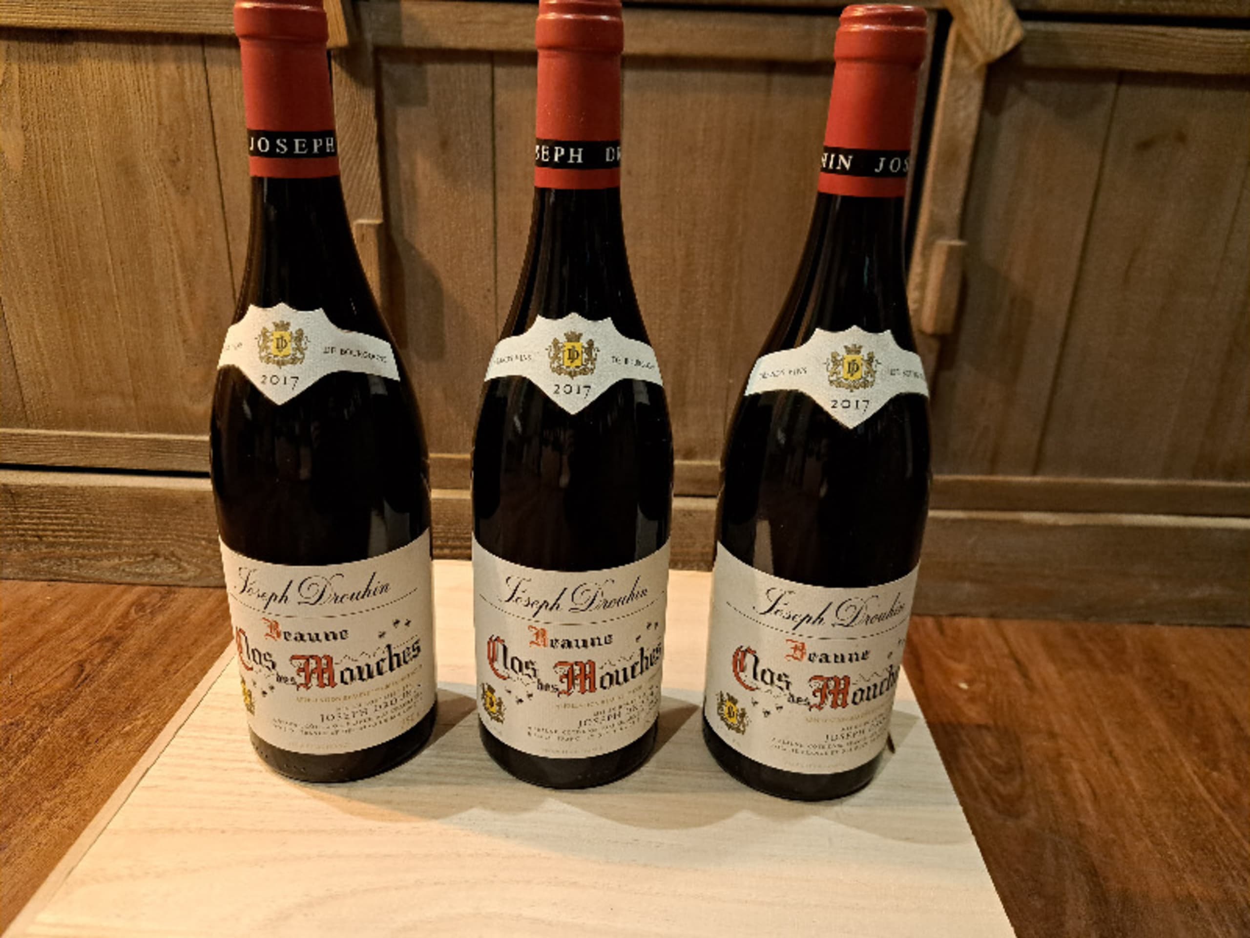 3 x Beaune, 1er cru " Clos des mouches ", Joseph Drouhin, 2017
