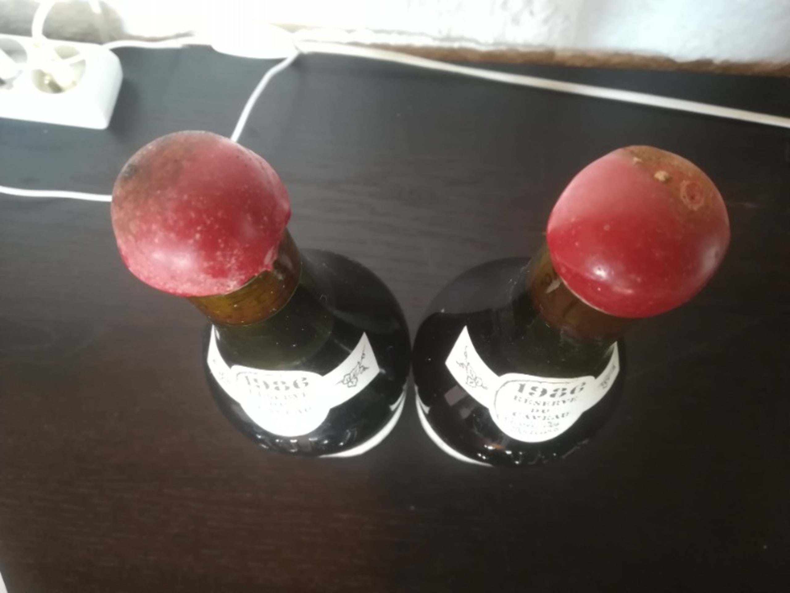 Caps