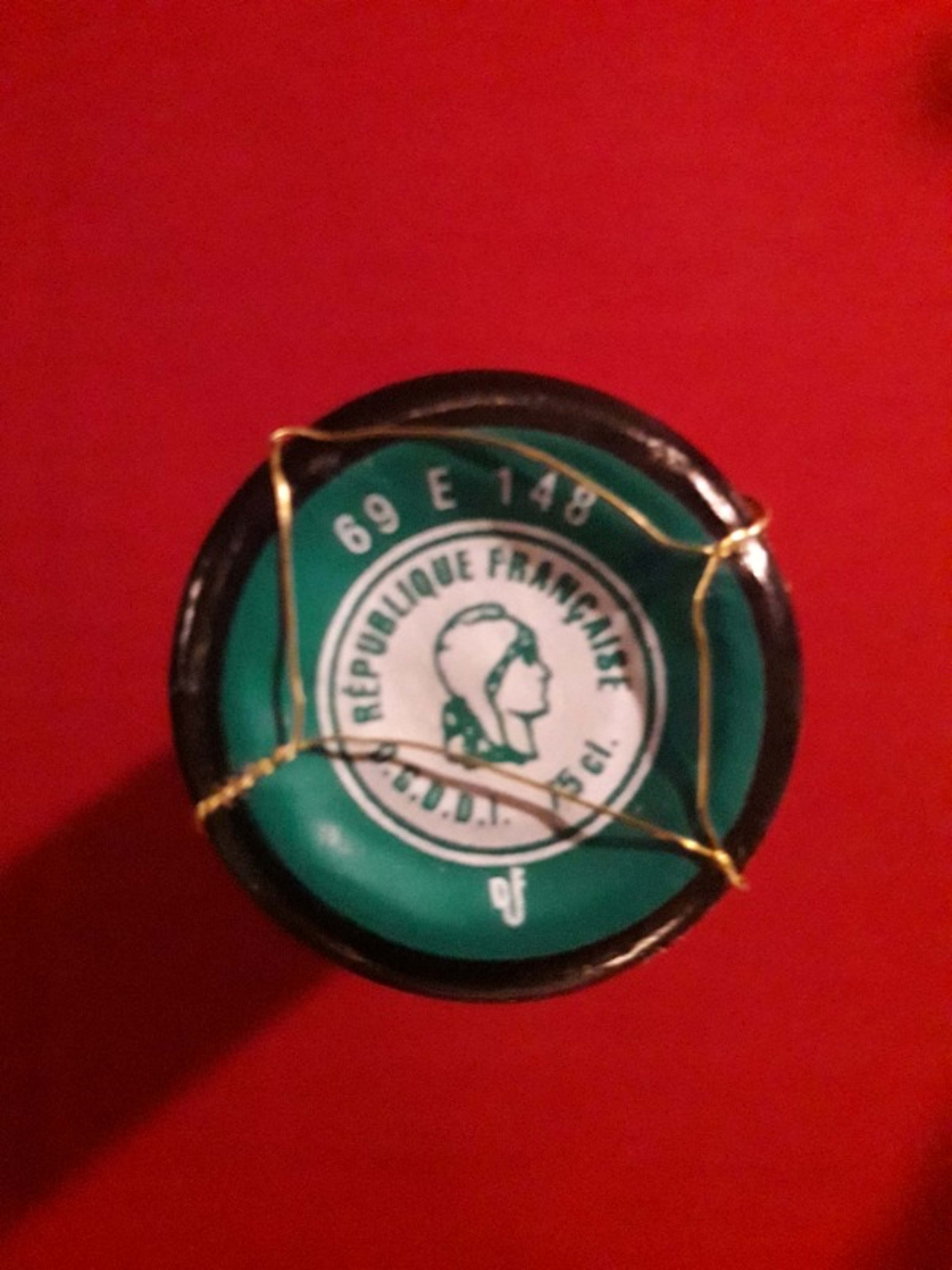 Caps