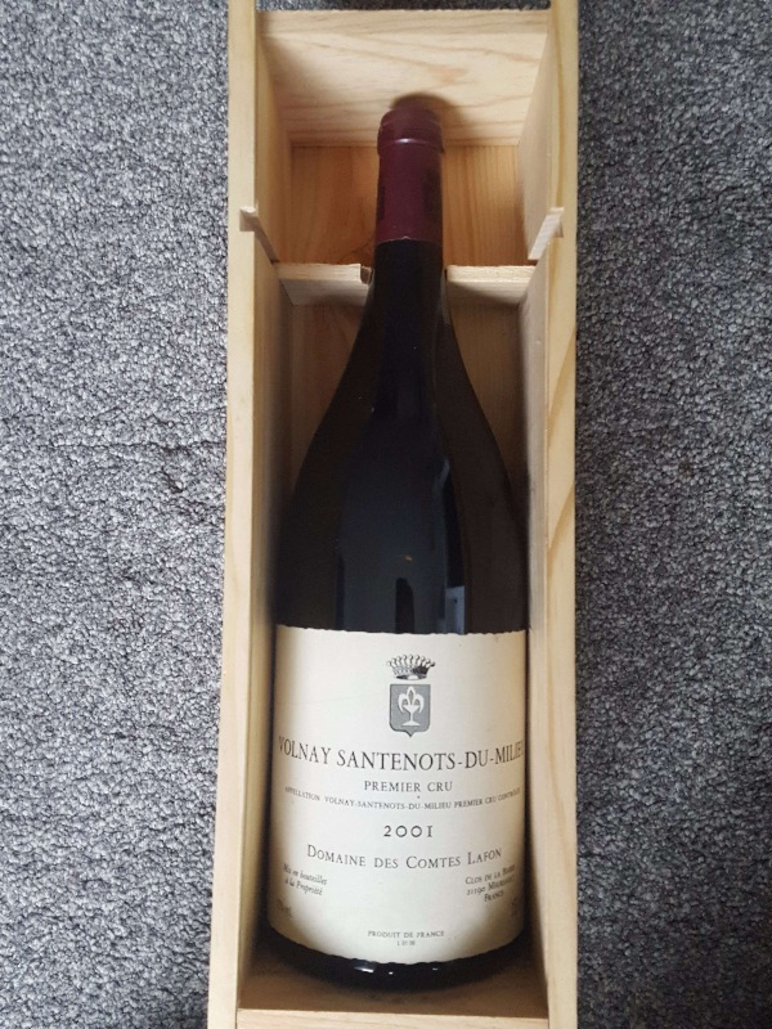Volnay, 1er Cru SANTENOTS-DU-MILIEU, Domaine des Contes Lafon, 2001 (Mg - OWC/CBO)