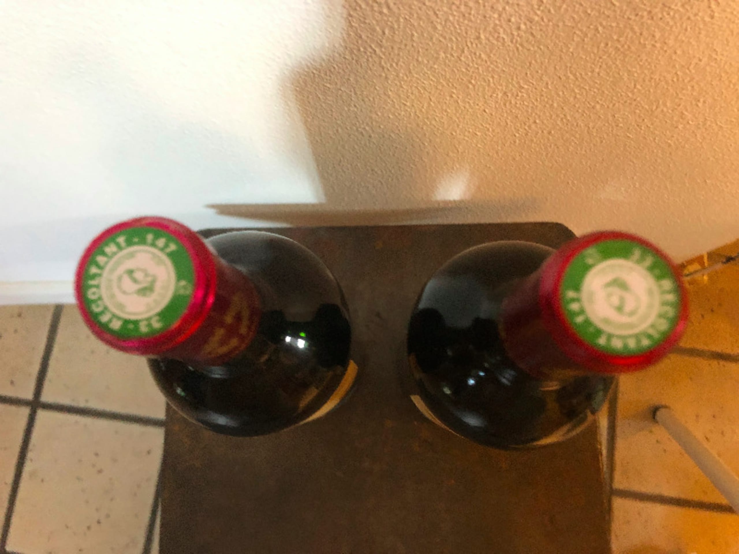 Caps