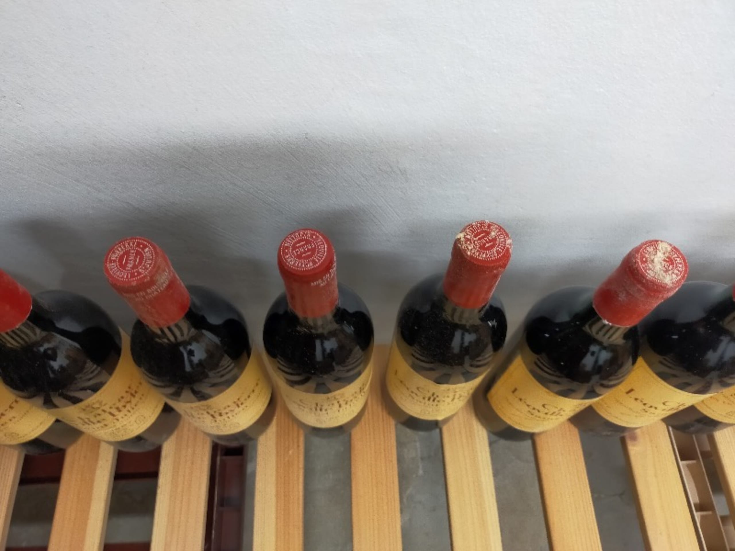 Caps