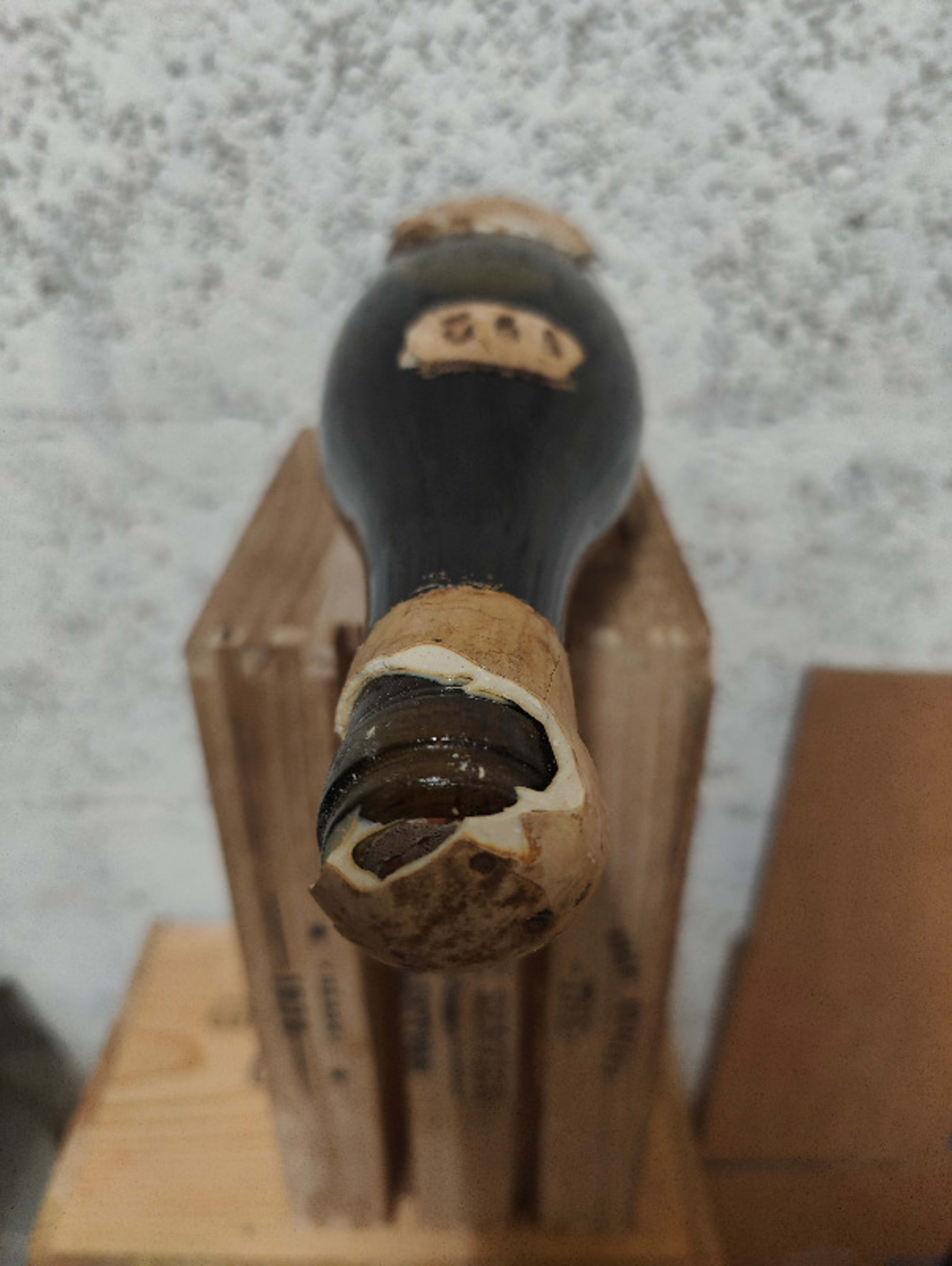 Caps