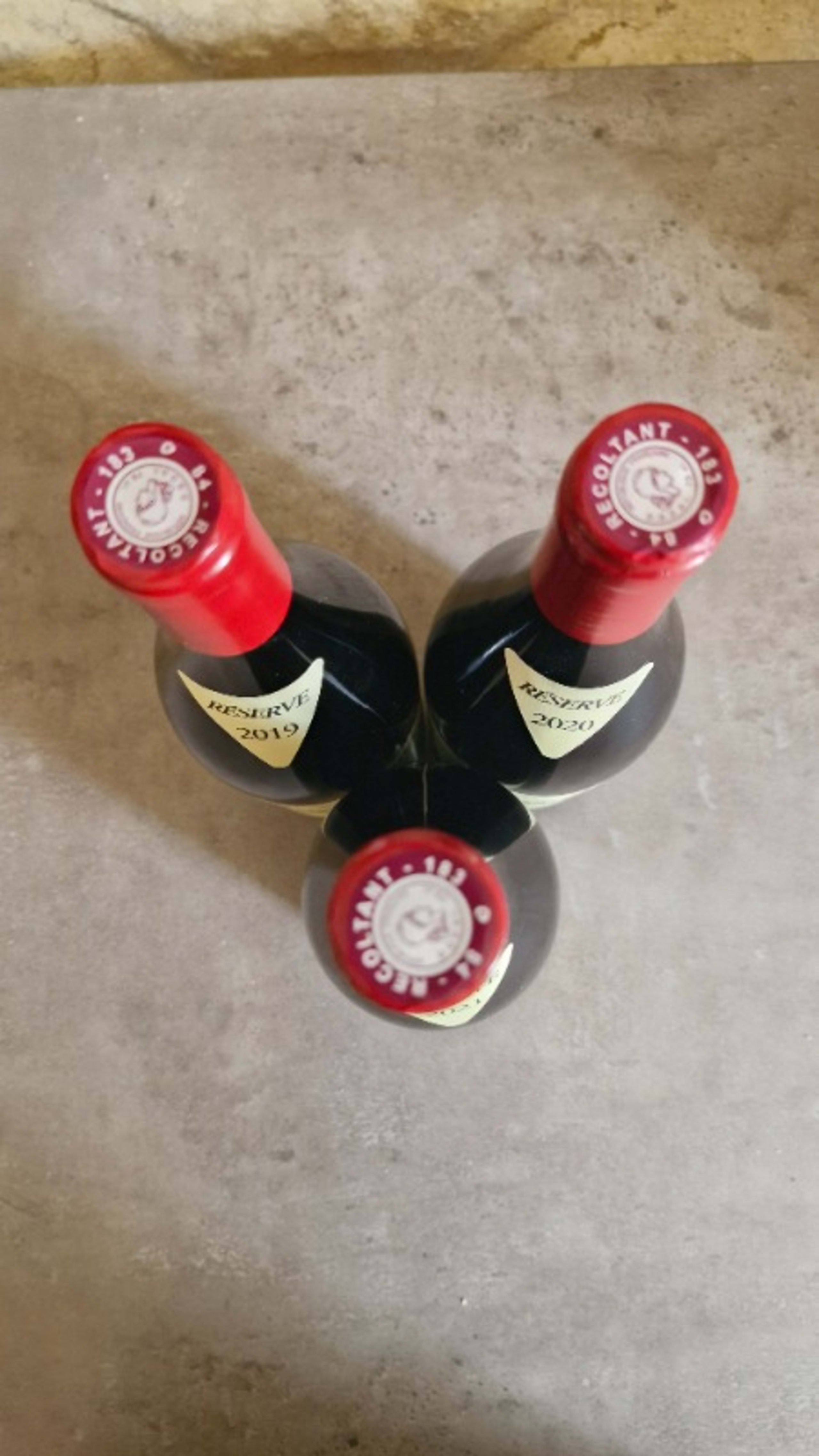 Caps