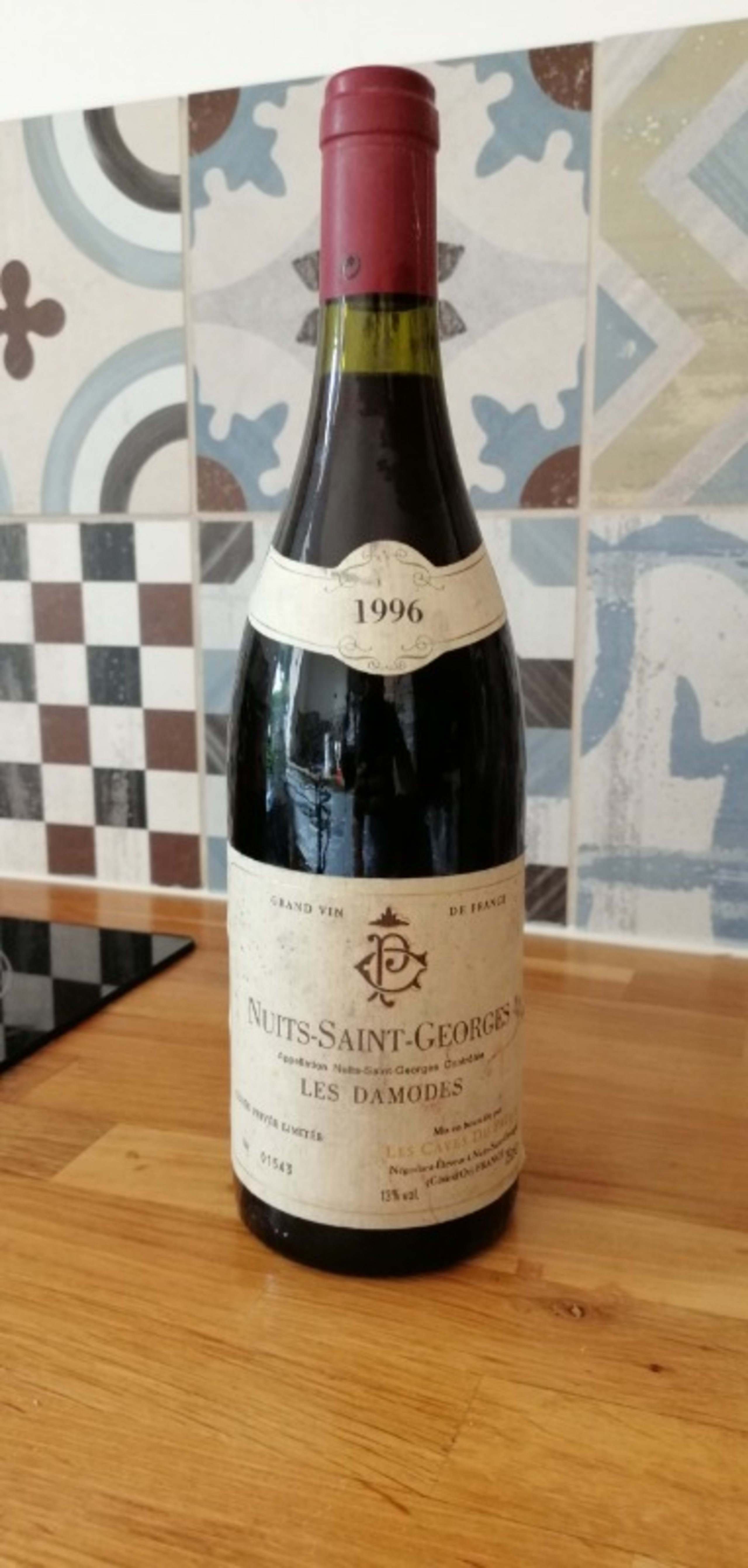 Nuits-Saint-Georges, Les damodes, Les caves du palais, 1996