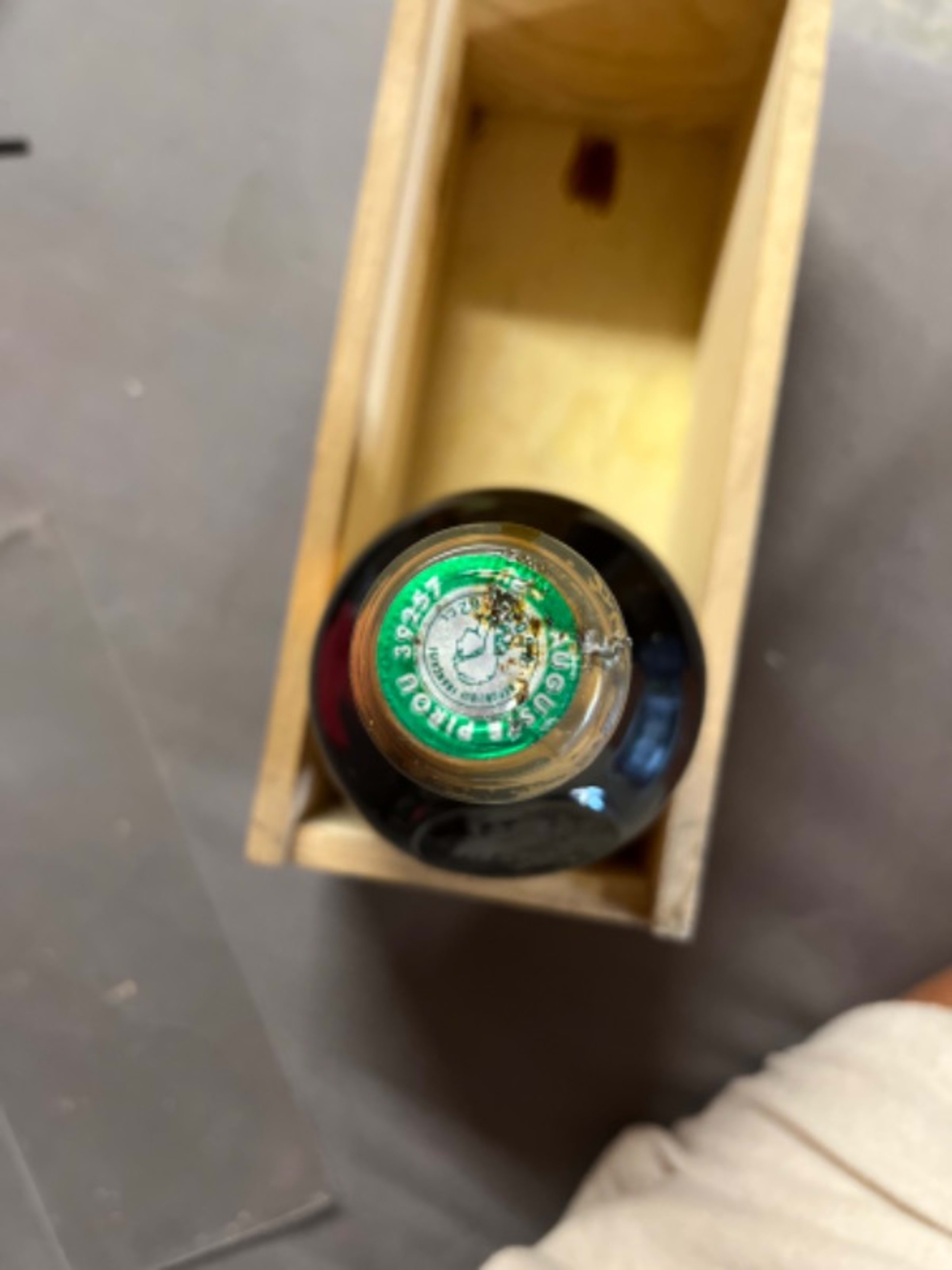Caps
