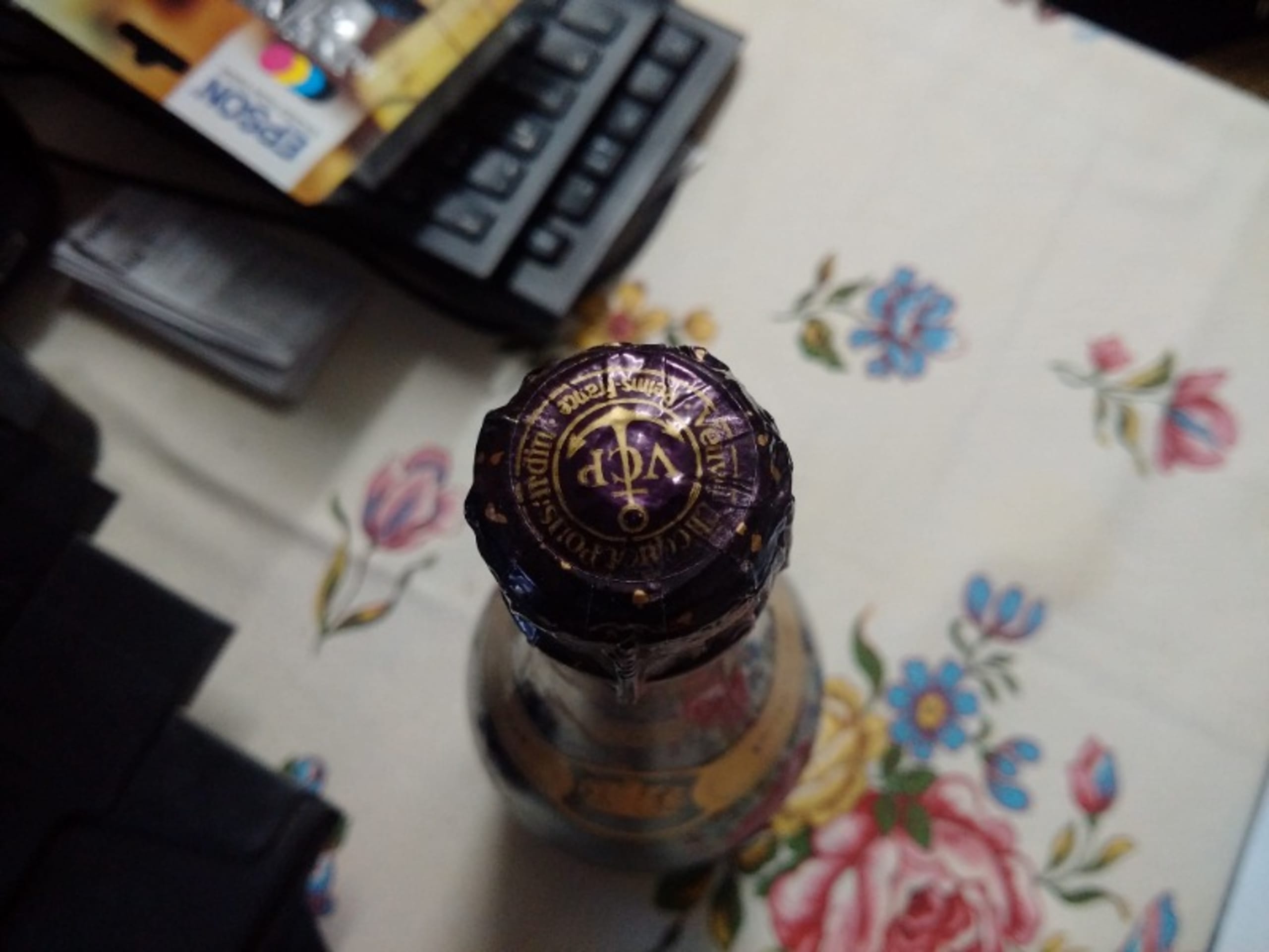 Caps