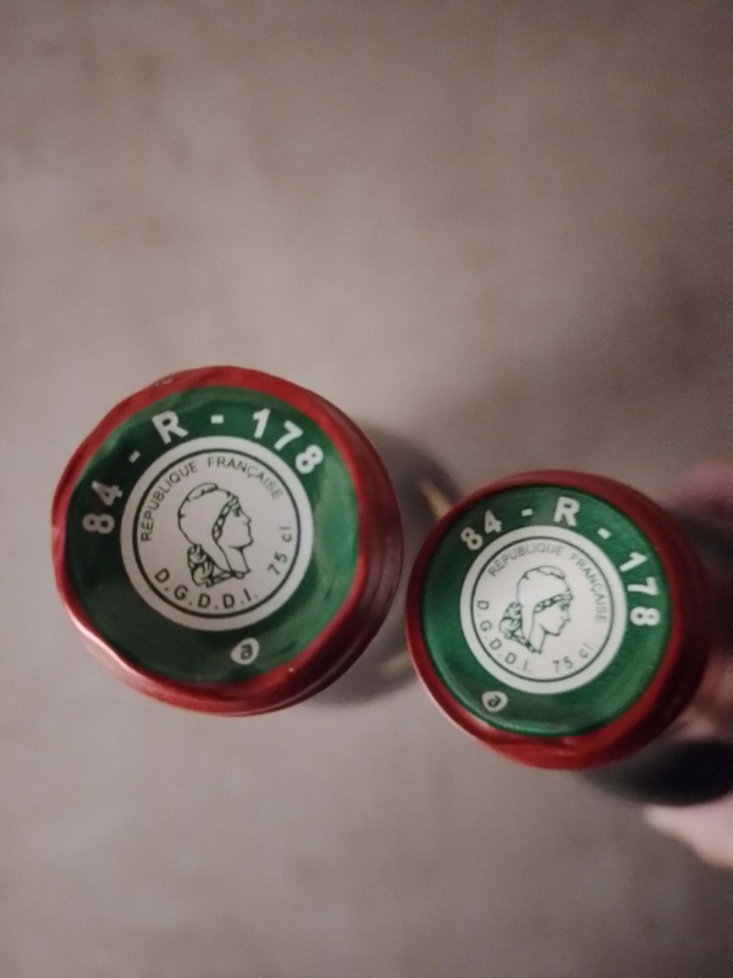 Caps