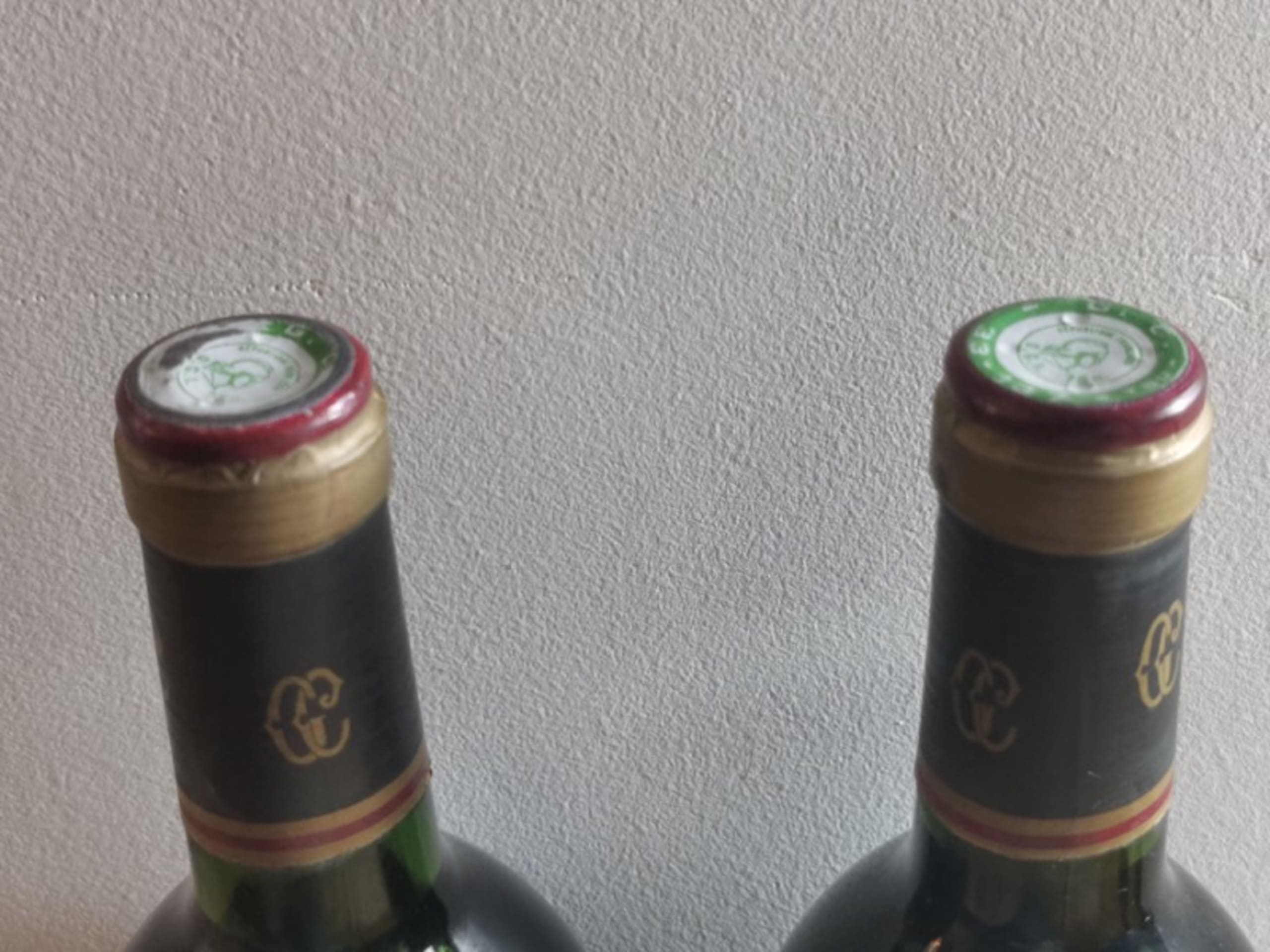 Caps