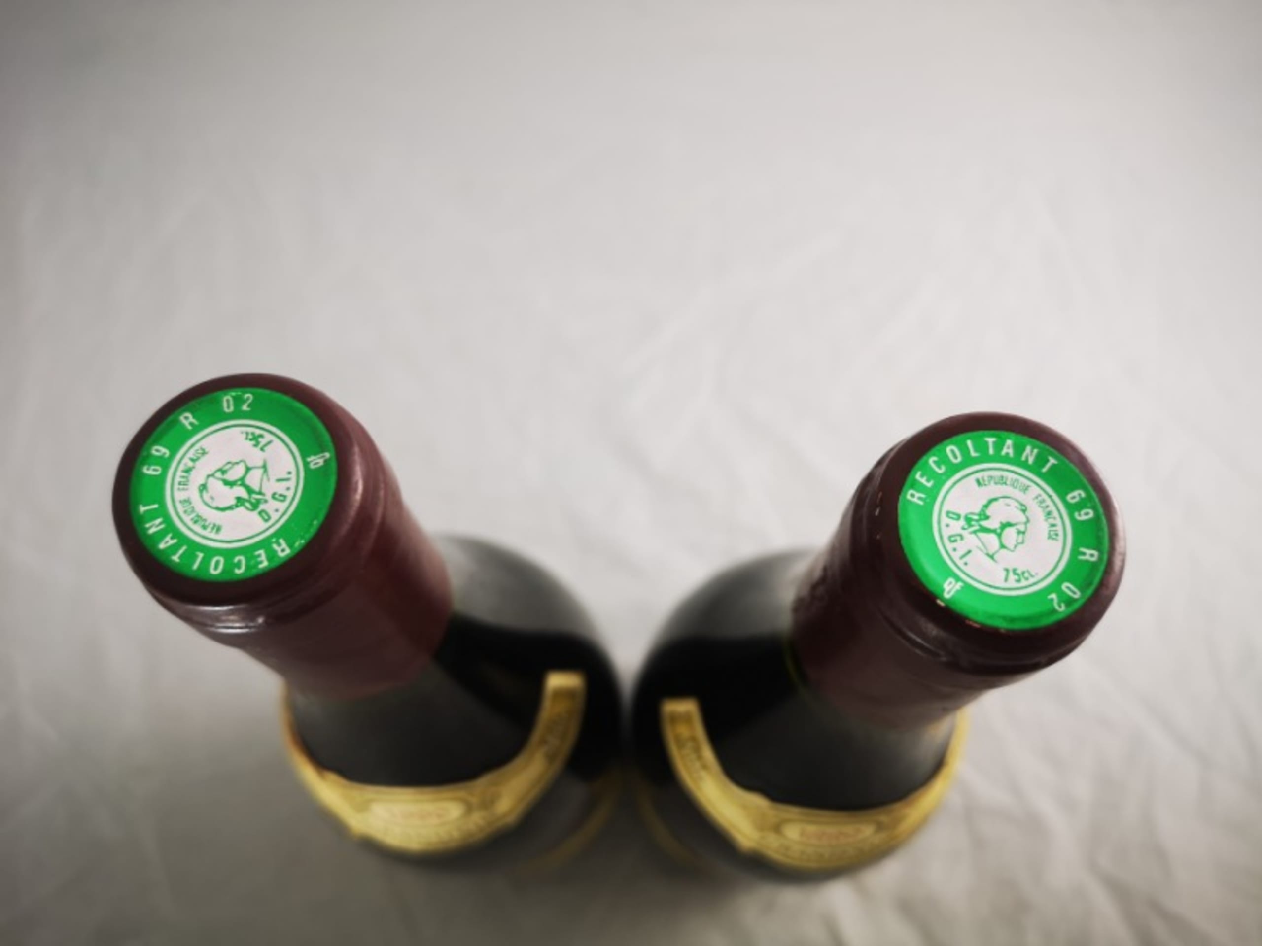 Caps
