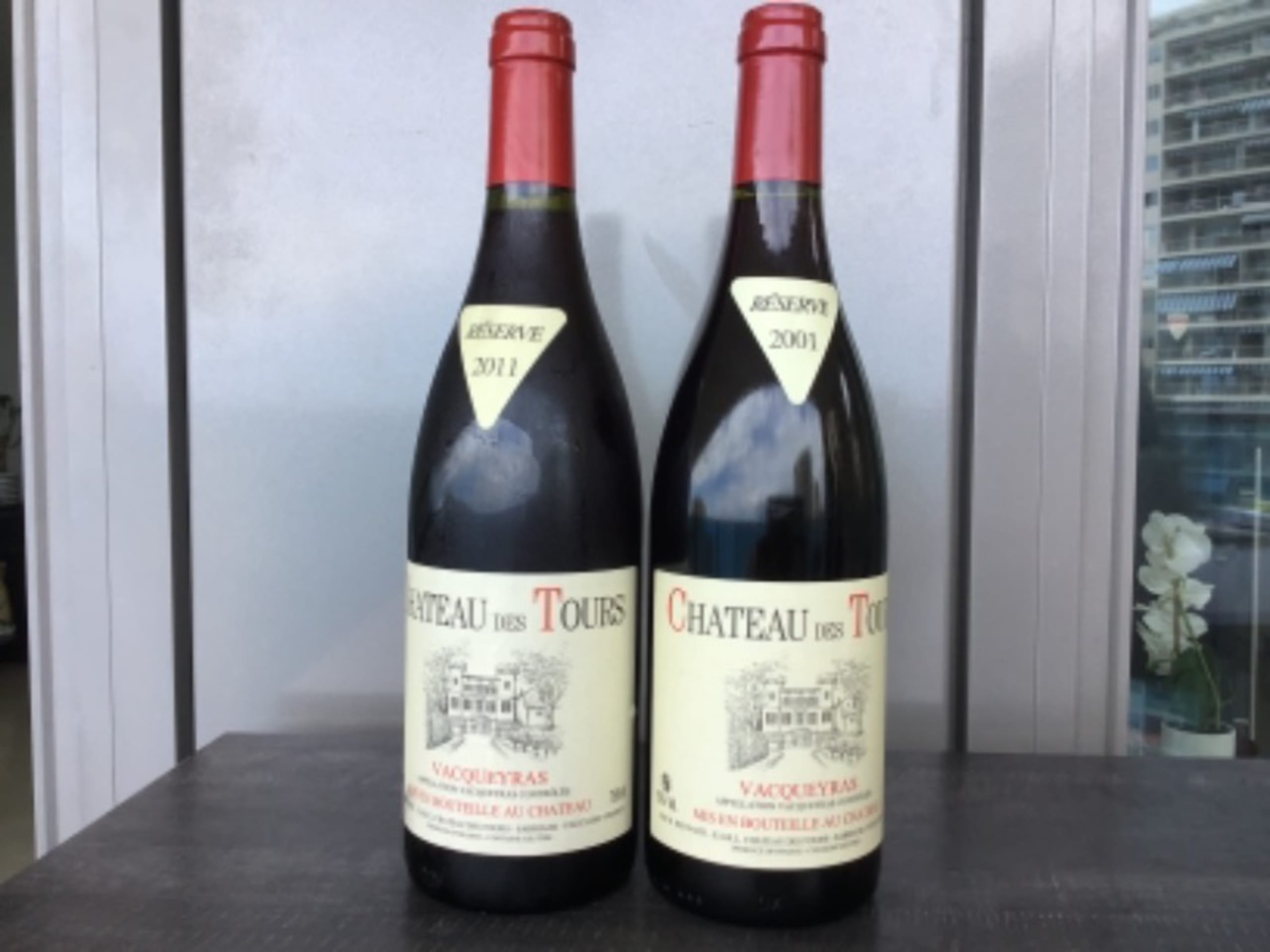 2 x Côtes-du-Rhône, Vacqueyras, Château des Tours, 2011