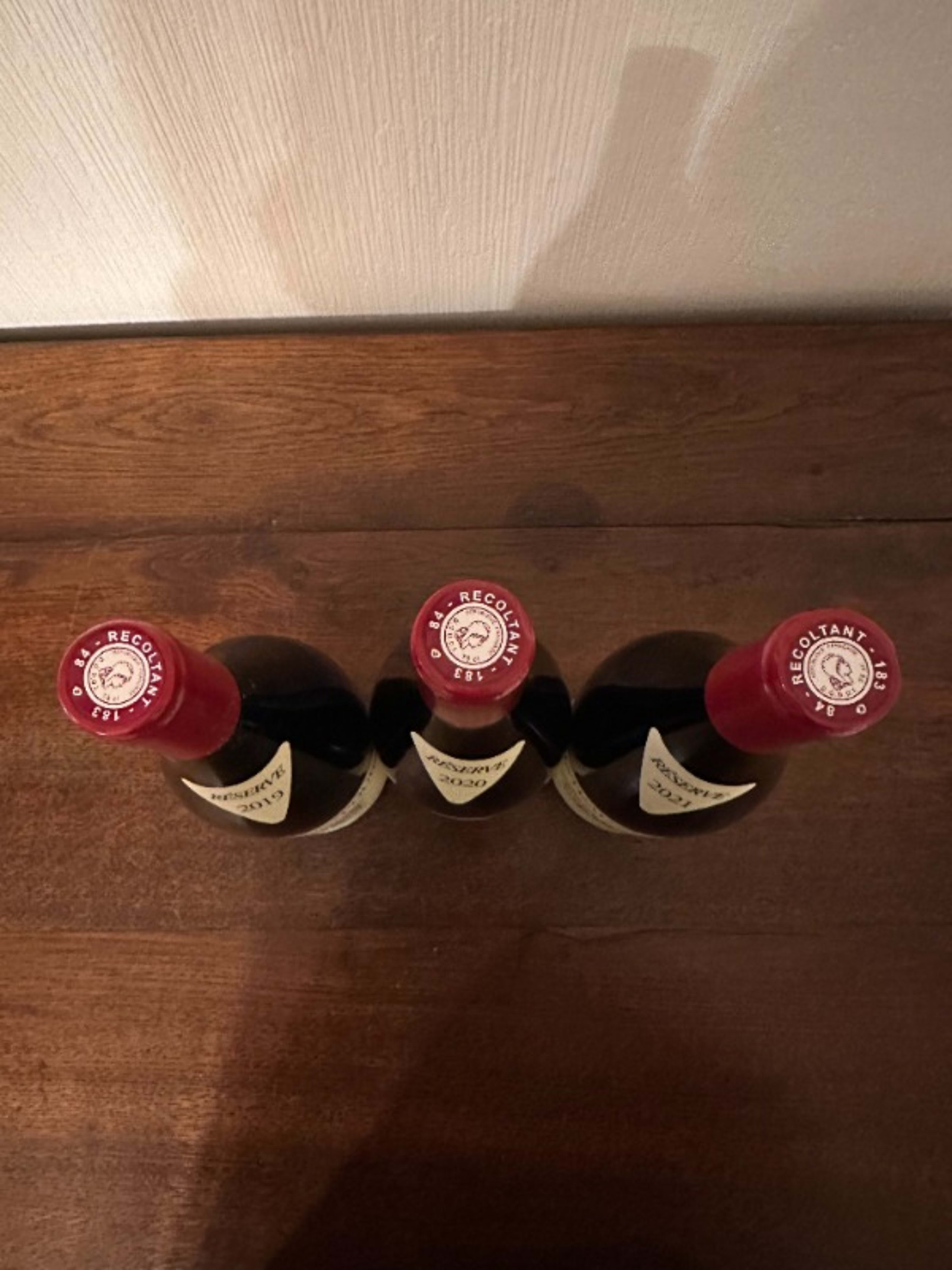 Caps