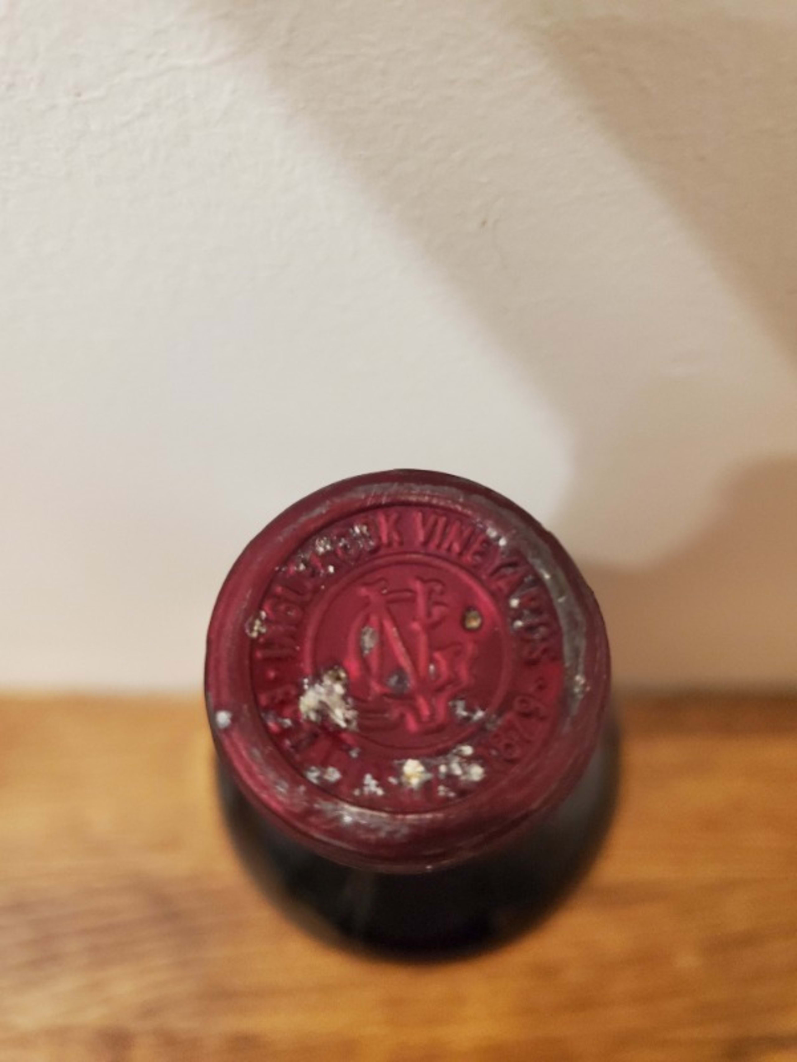 Caps