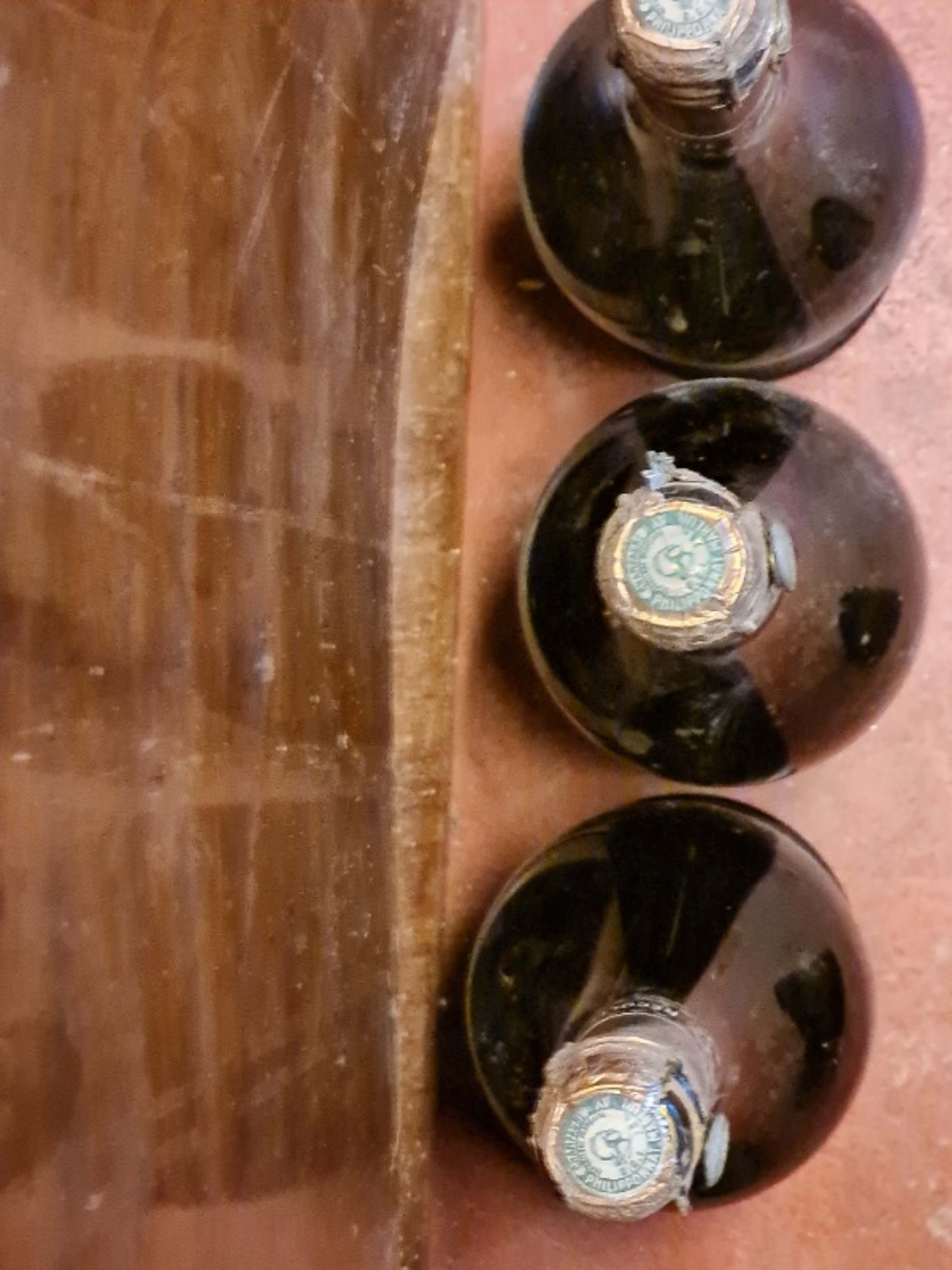 Caps