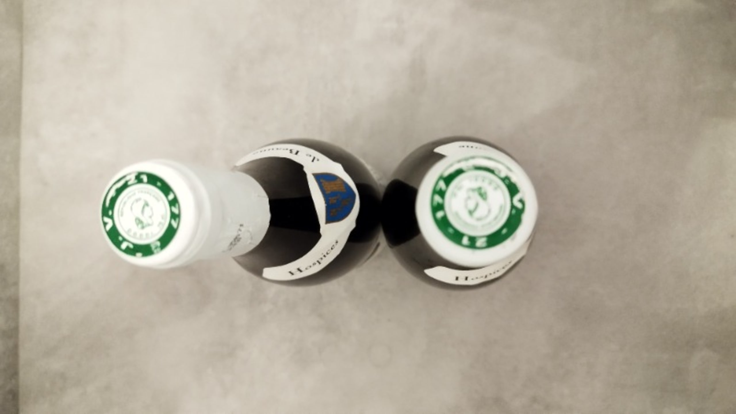 Caps