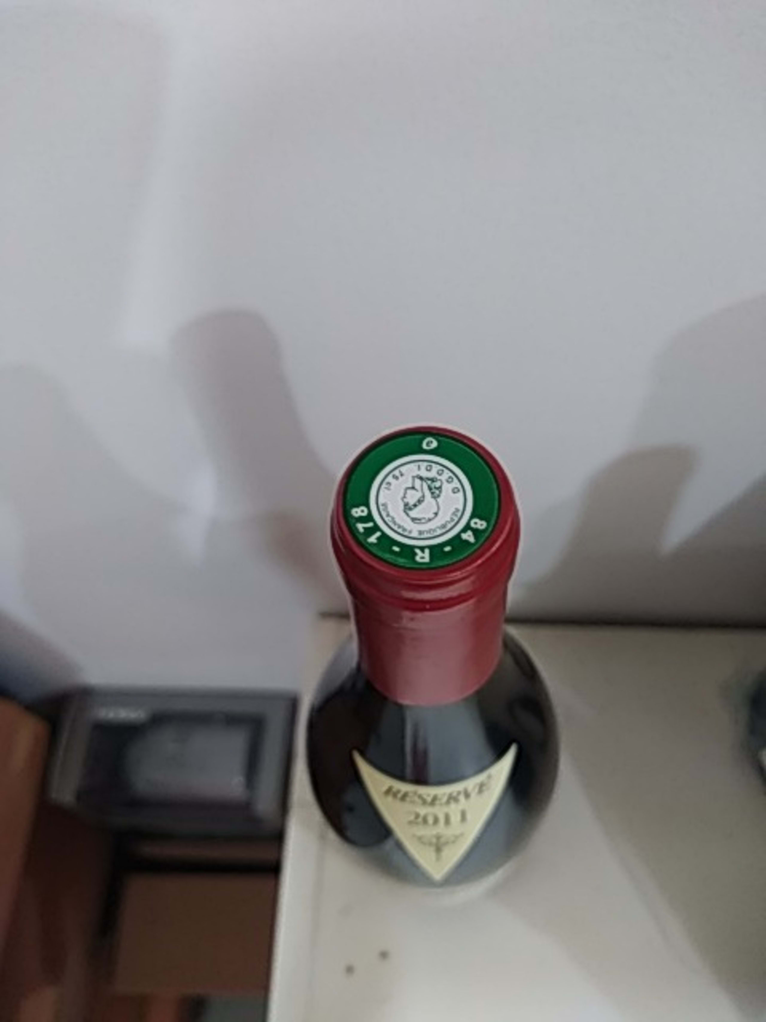 Caps