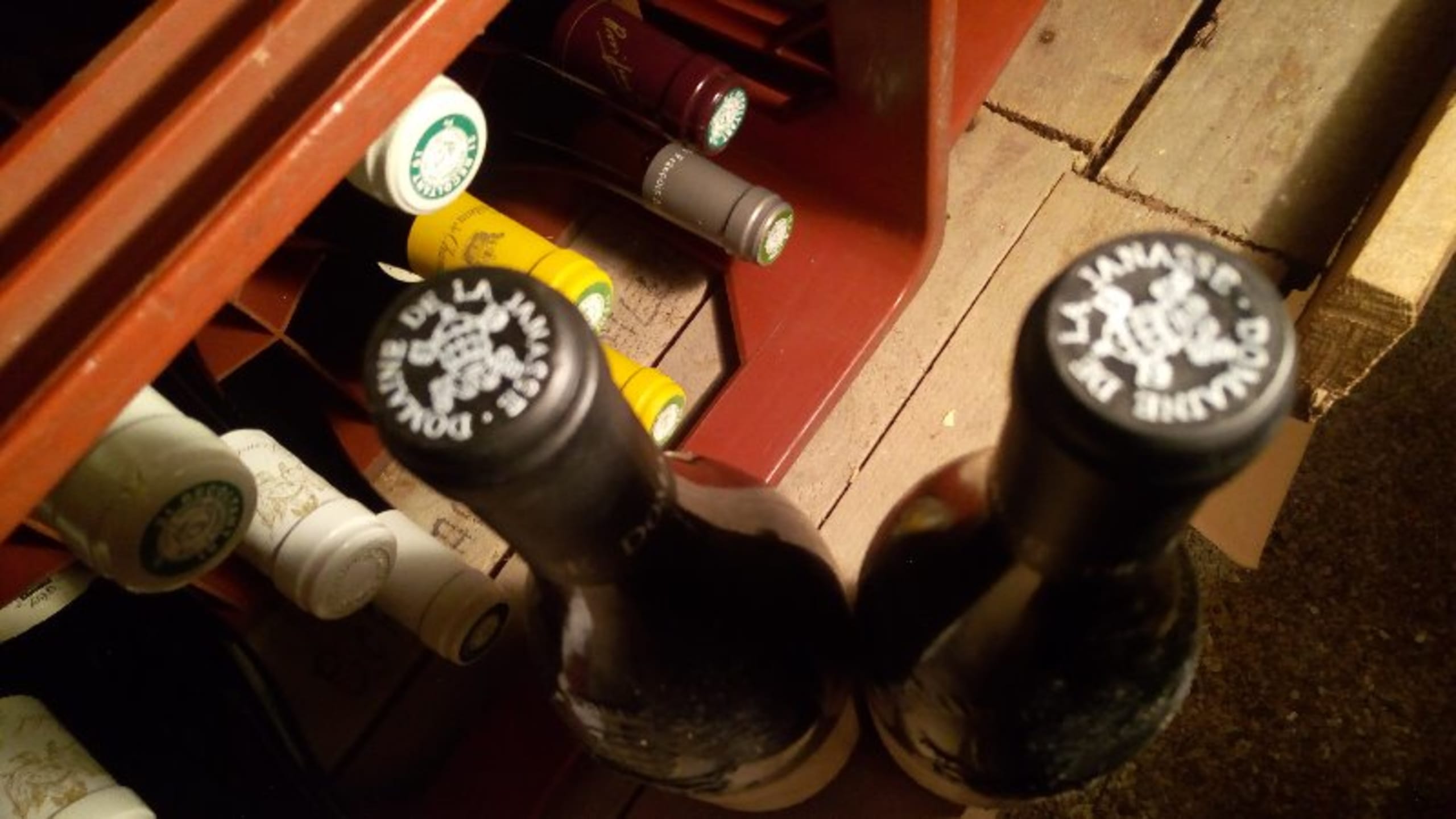 Caps