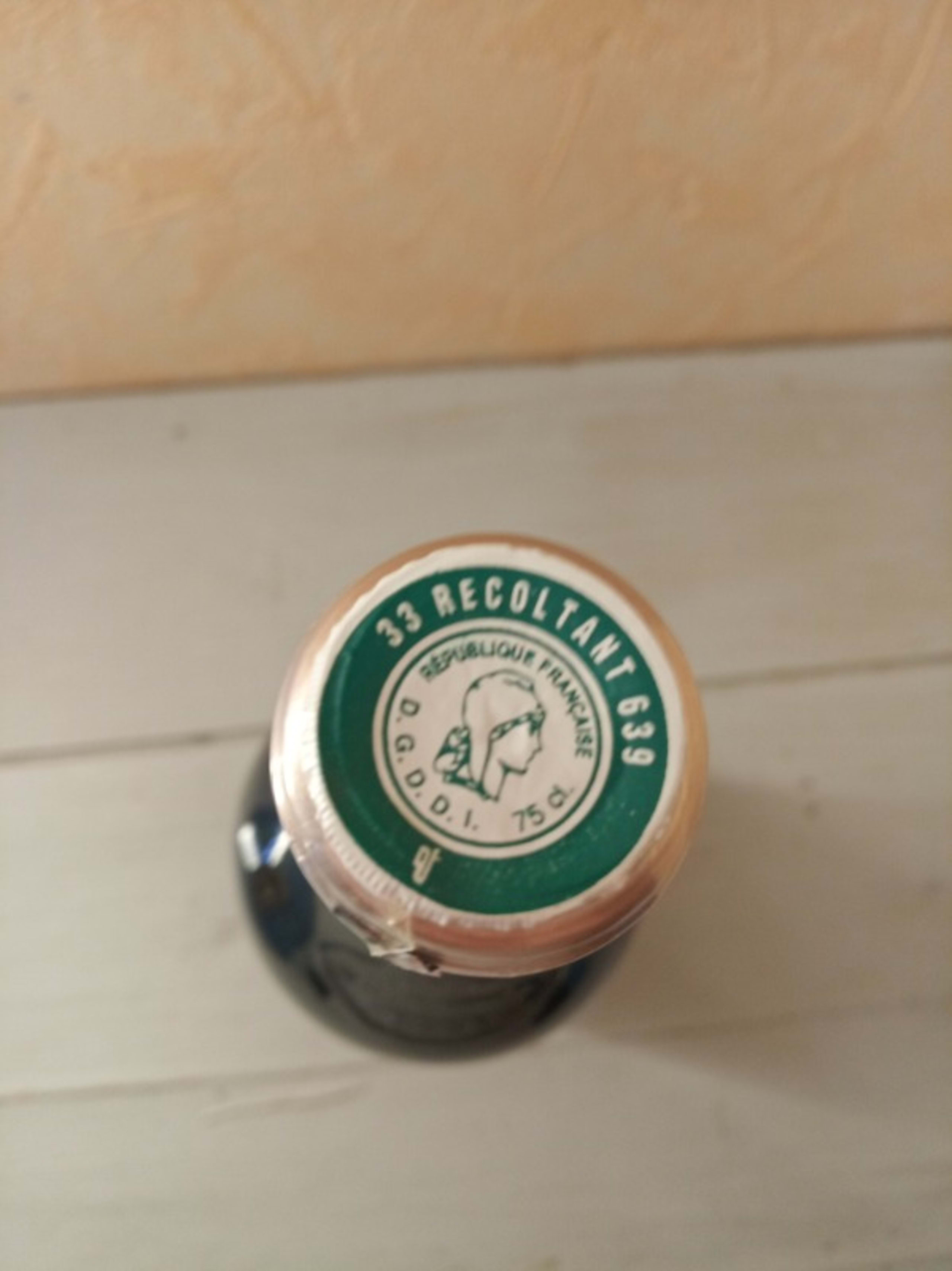 Caps