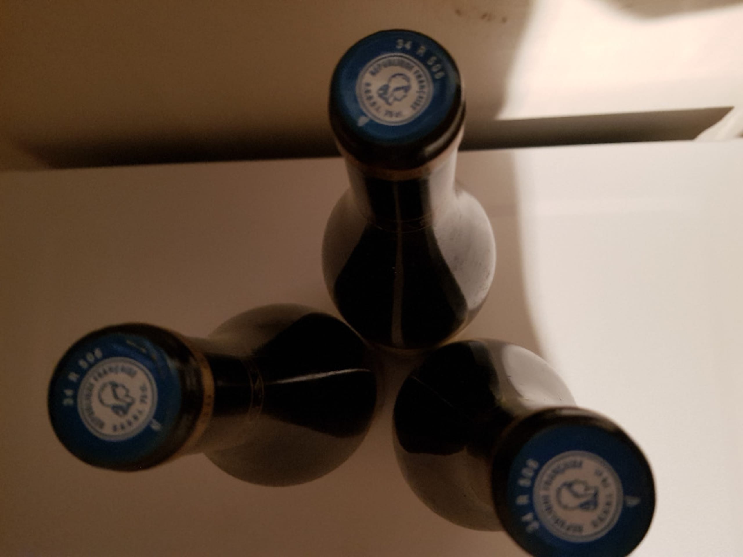 Caps