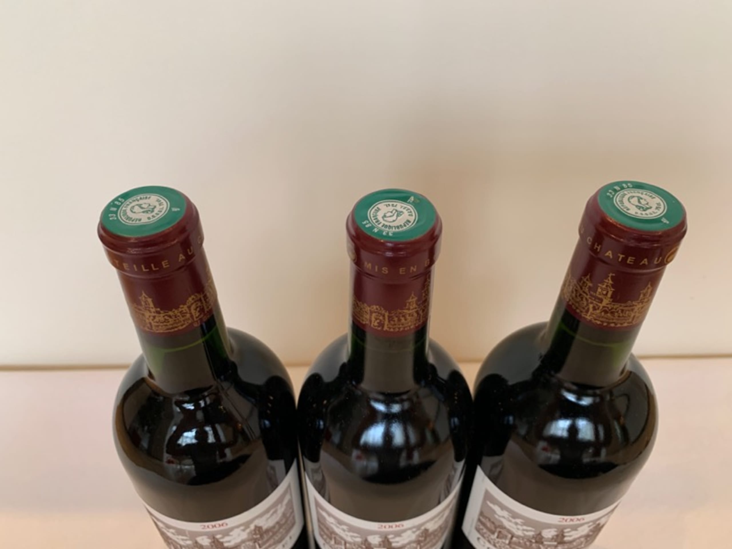 Caps