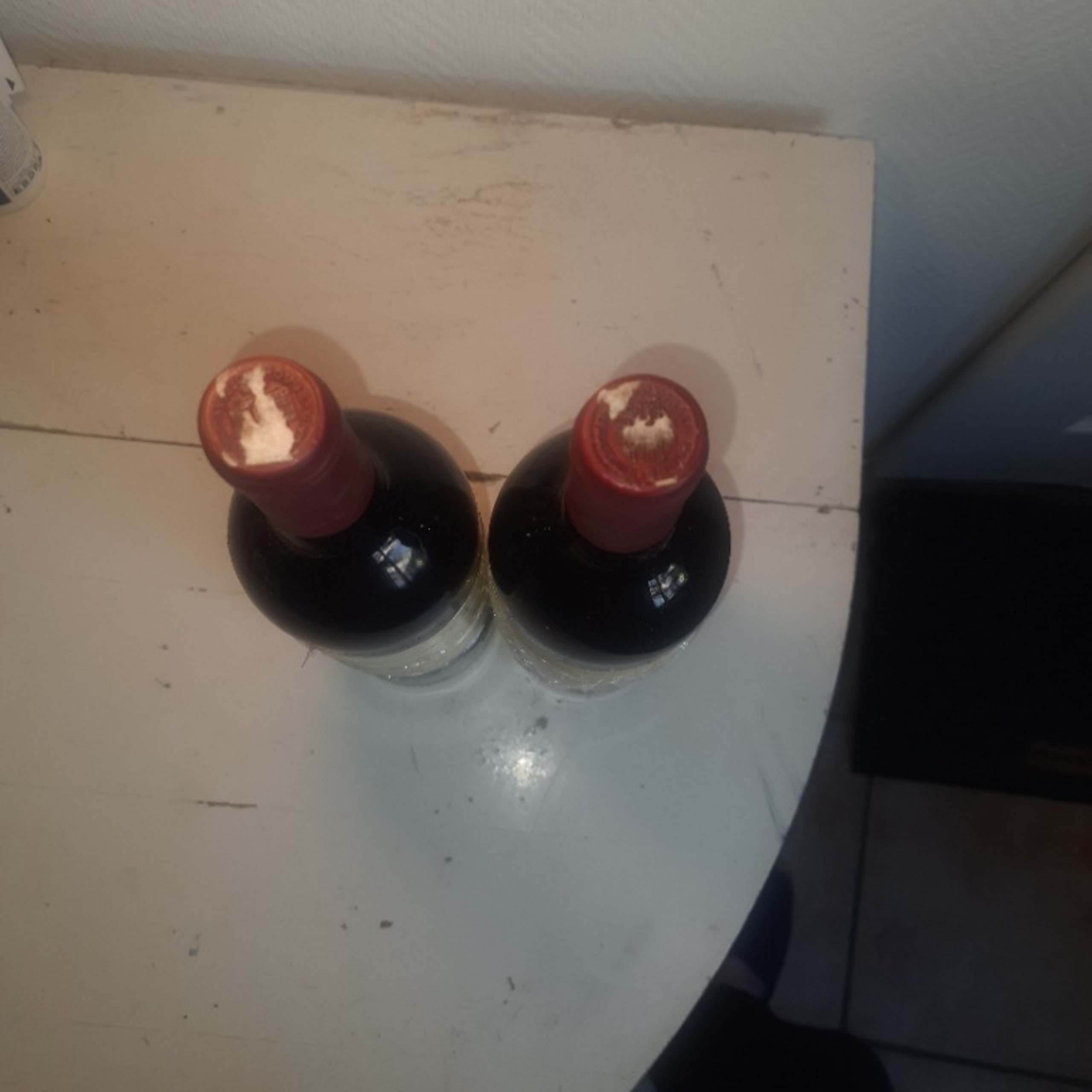 Caps